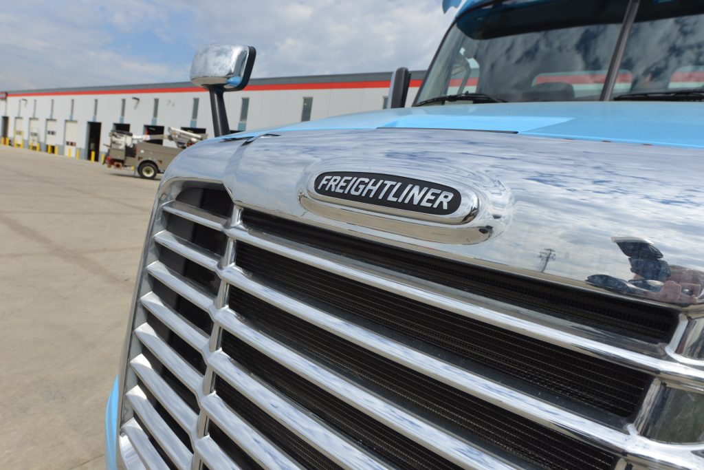freightliner-truck-grill
