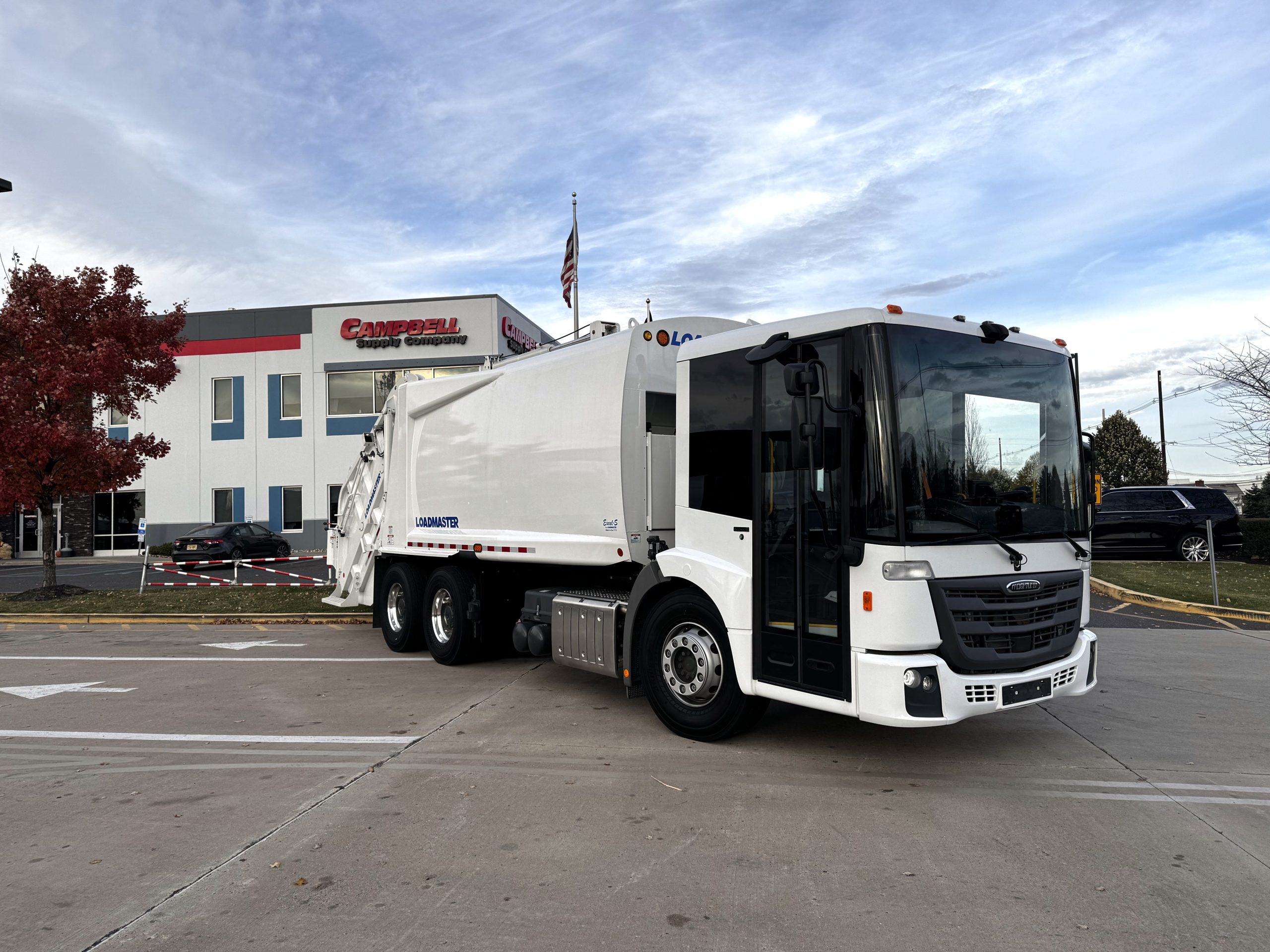 2023 Freightliner Custom Chassis ECONIC - image 1 of 6