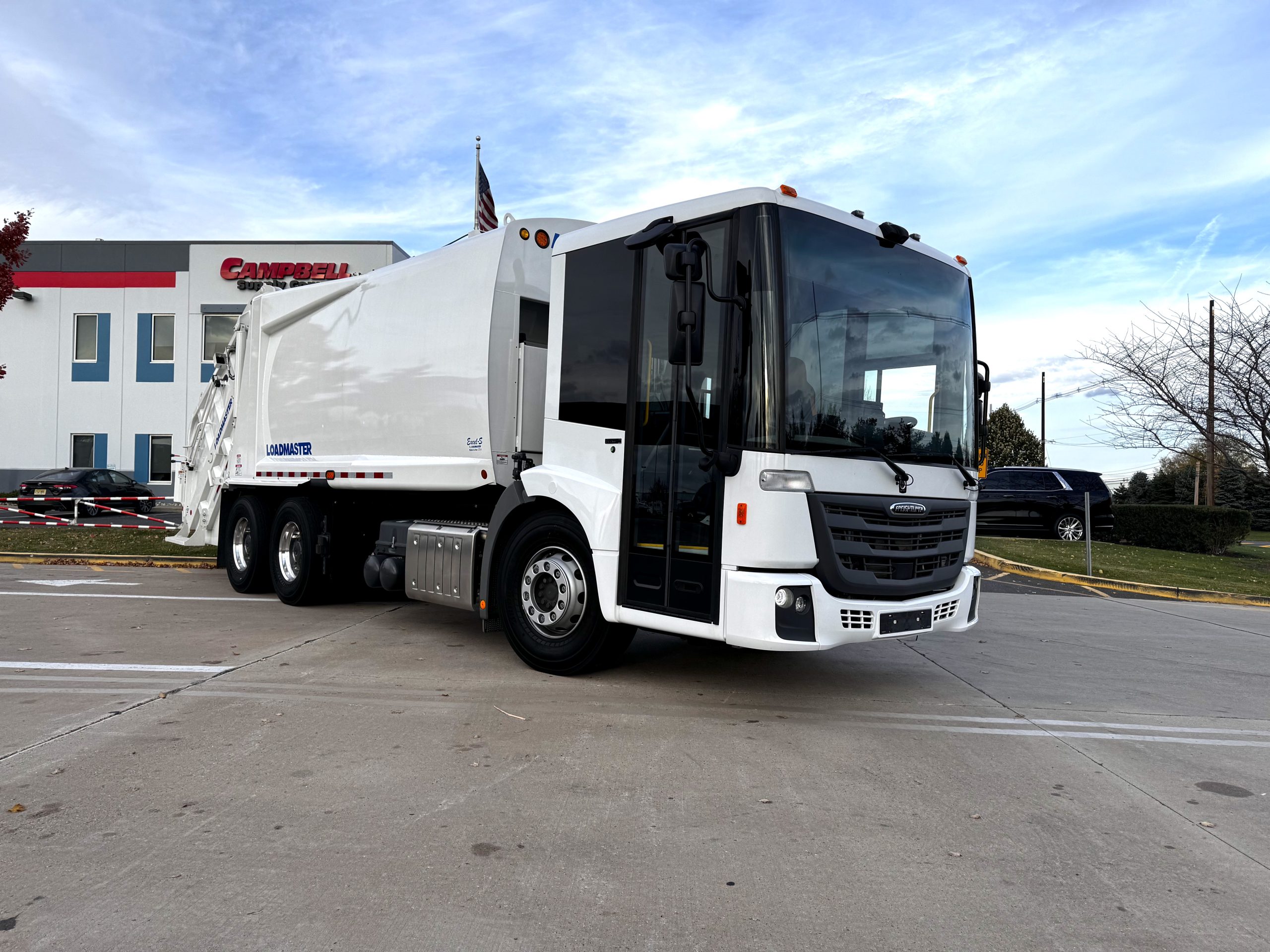 2023 Freightliner Custom Chassis ECONIC - image 3 of 6