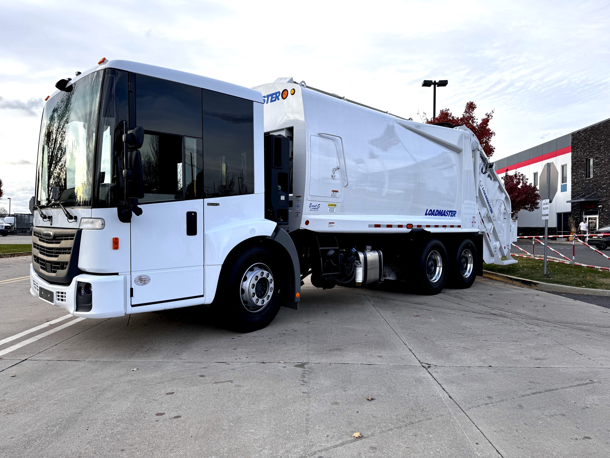 2023 Freightliner Custom Chassis ECONIC - image 6 of 6