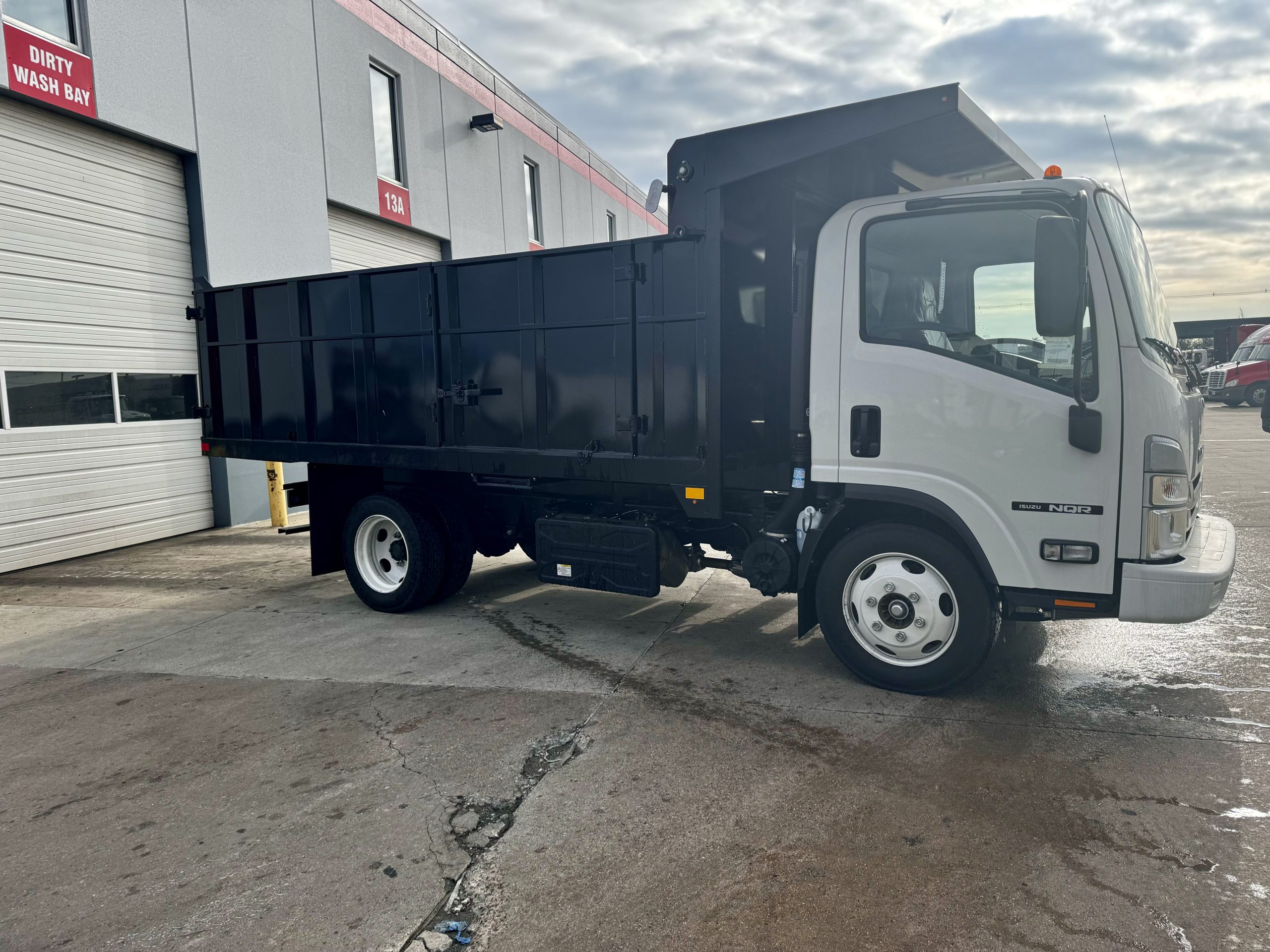 2023 ISUZU NQR - image 6 of 6