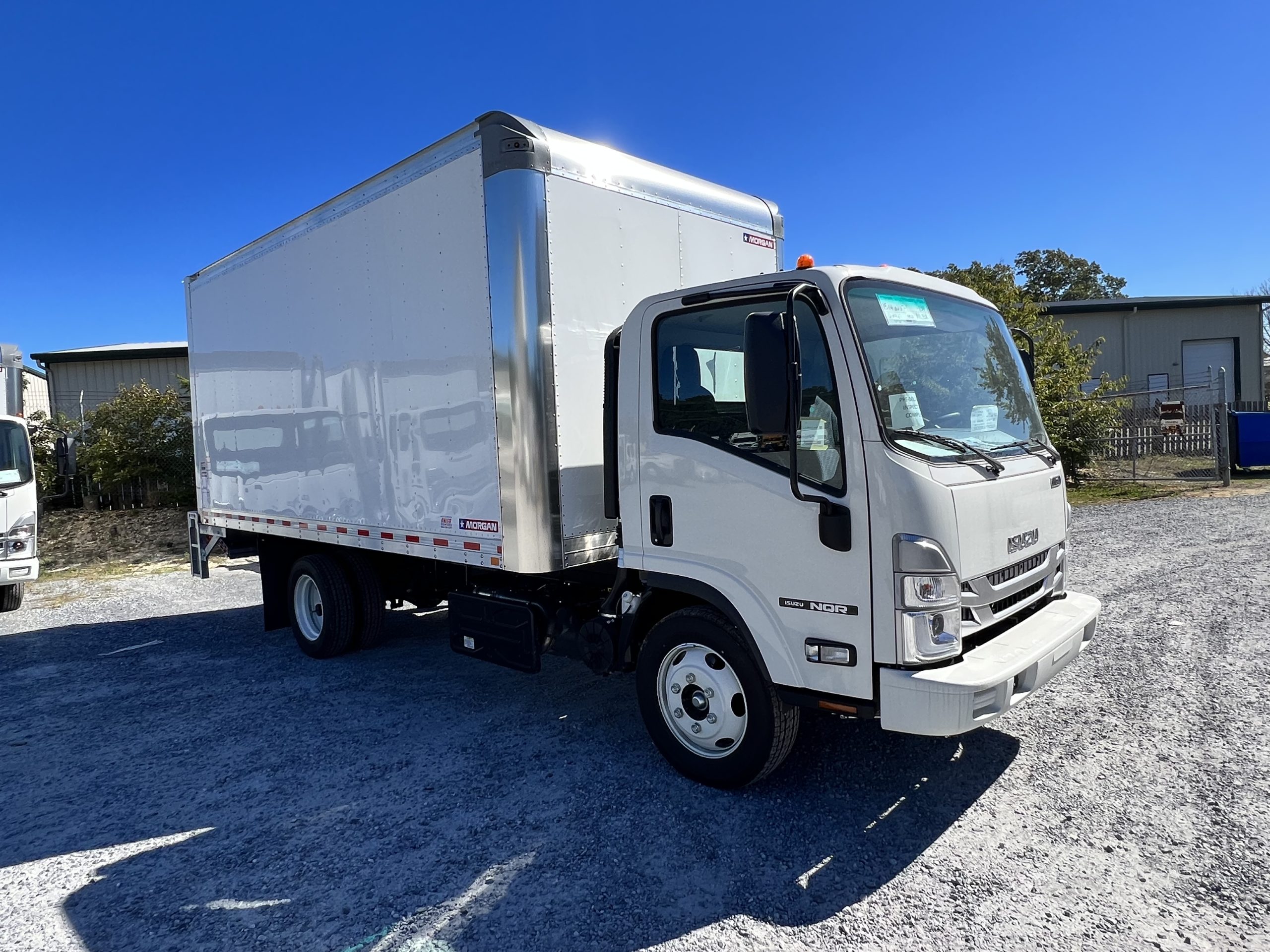 2023 ISUZU NQR - image 2 of 6
