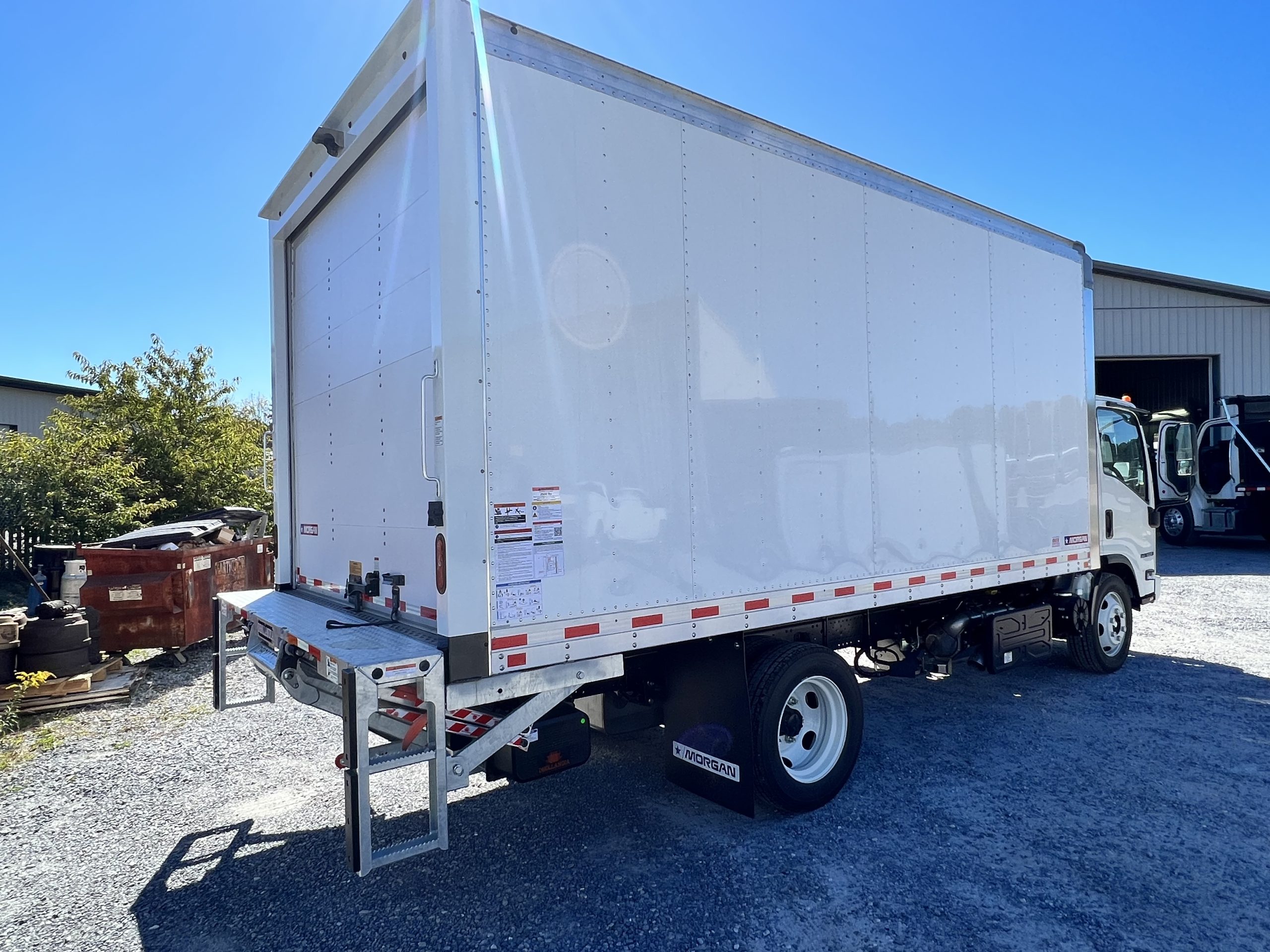 2023 ISUZU NQR - image 4 of 6