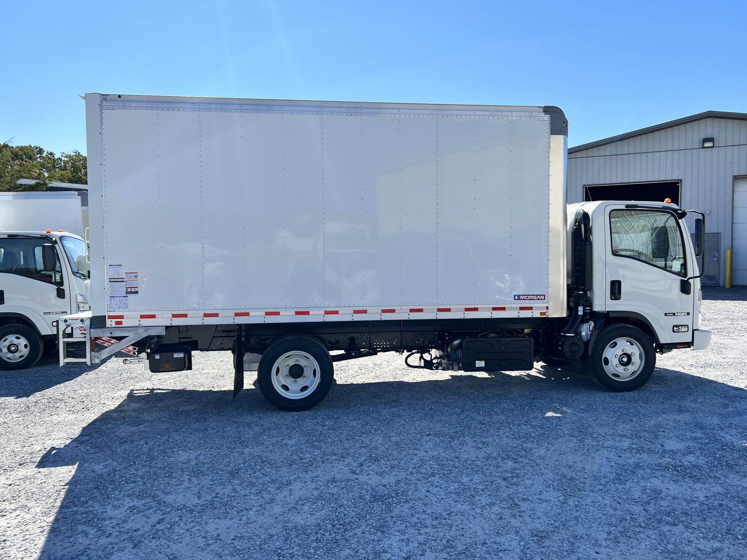 2023 ISUZU NQR - image 3 of 6