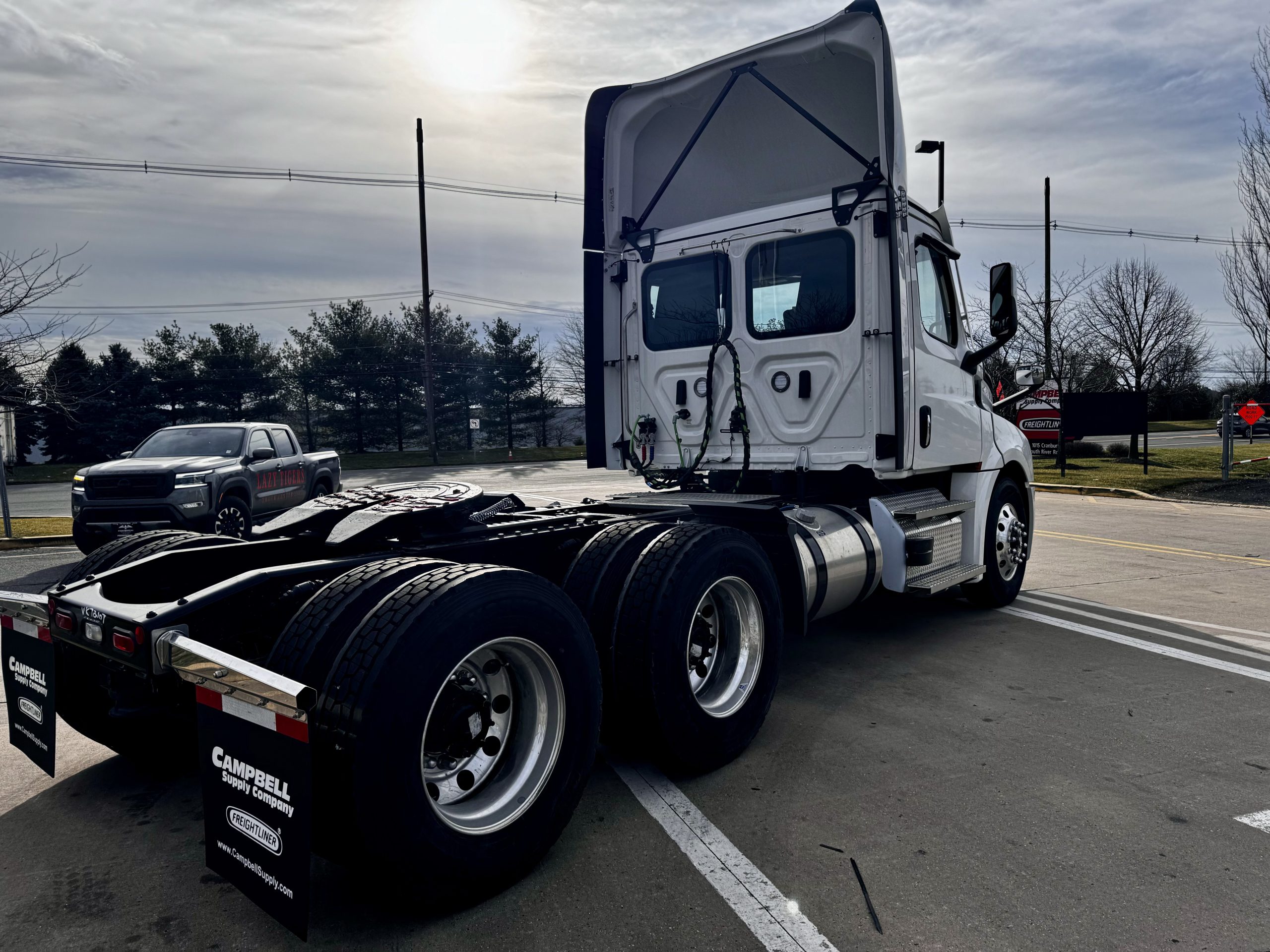 2024 FREIGHTLINER Cascadia PT126D - image 3 of 6