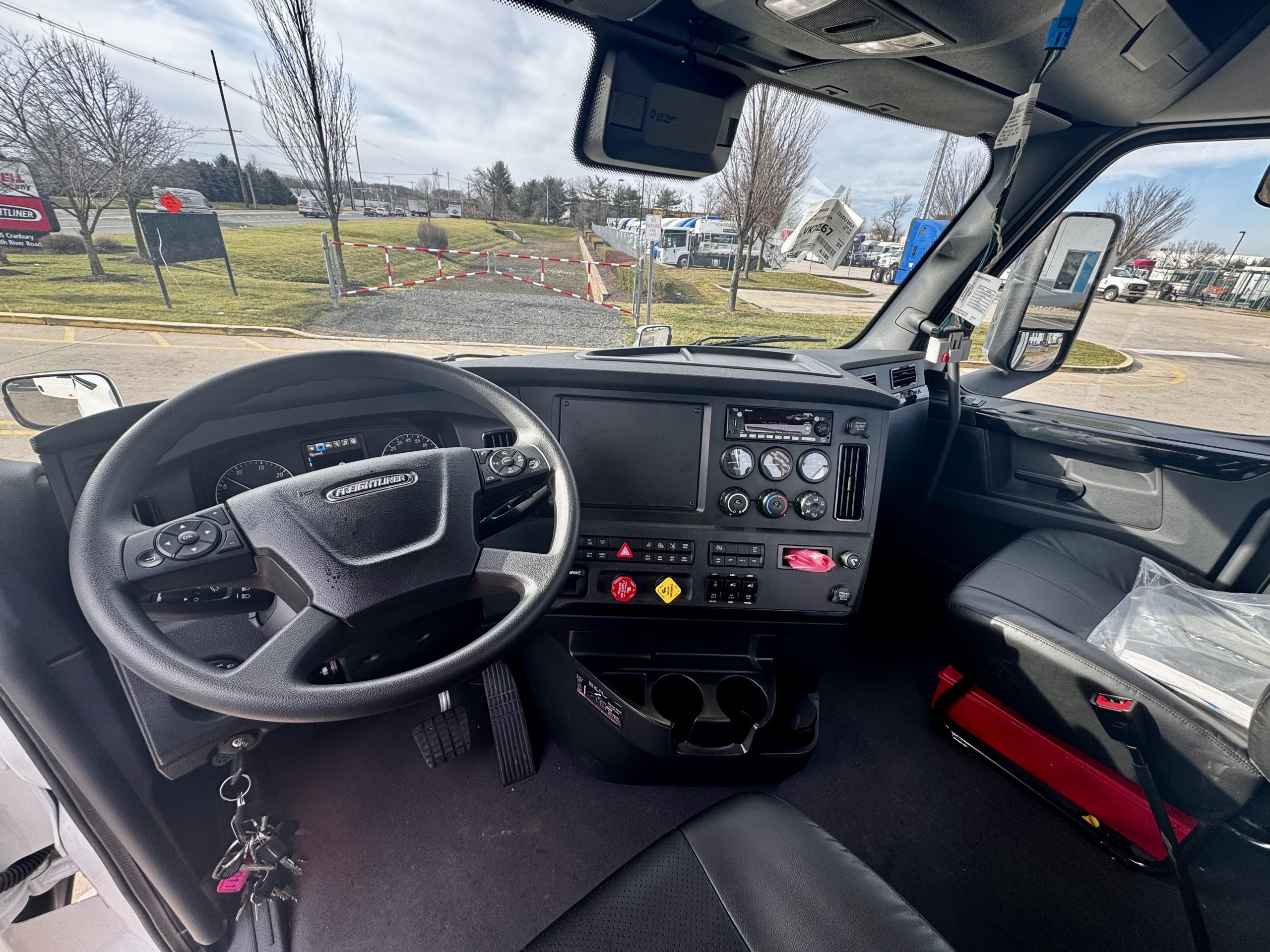 2024 FREIGHTLINER Cascadia PT126D - image 5 of 6