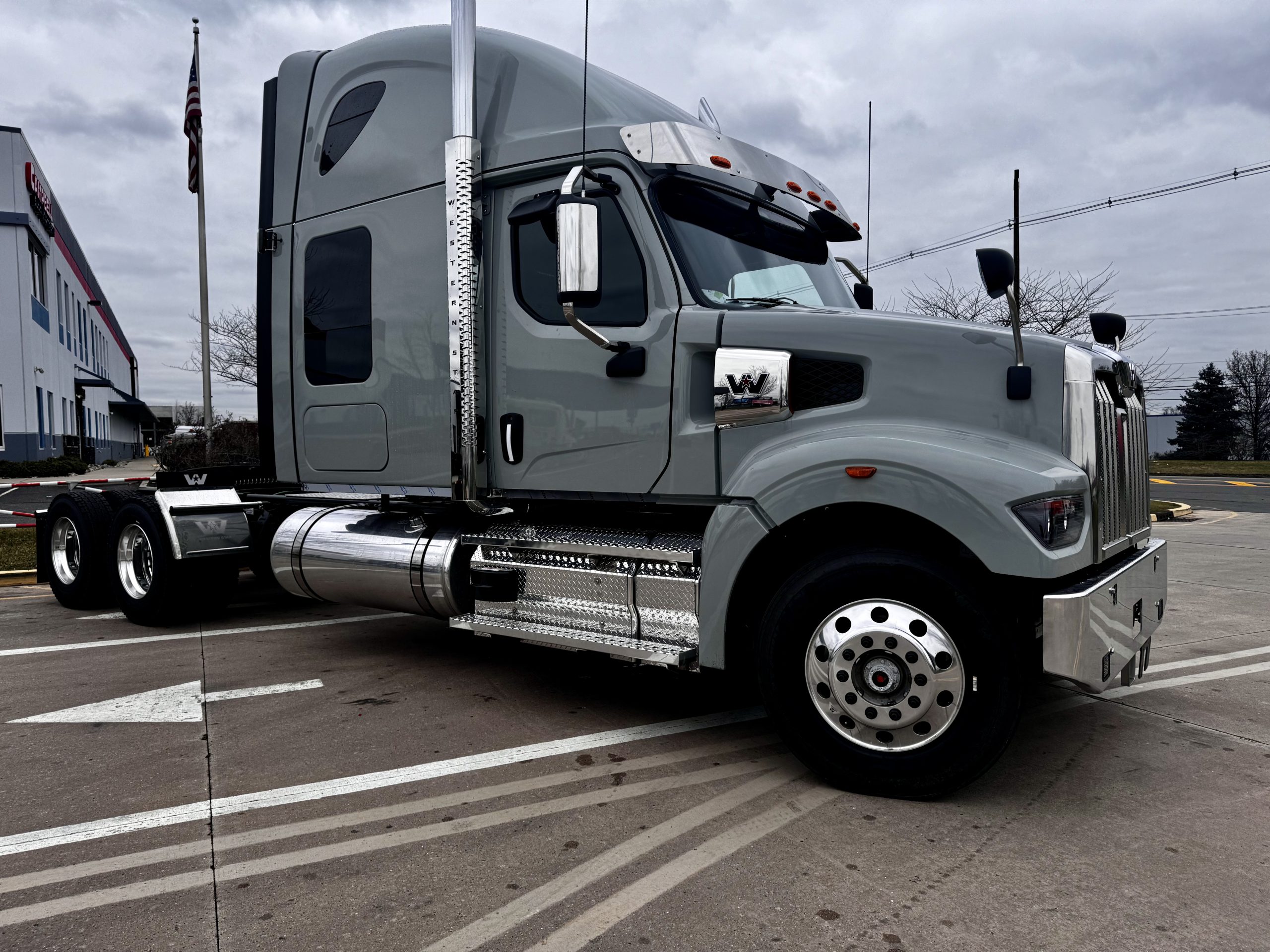 2024 Western Star Trucks 49X - image 2 of 6