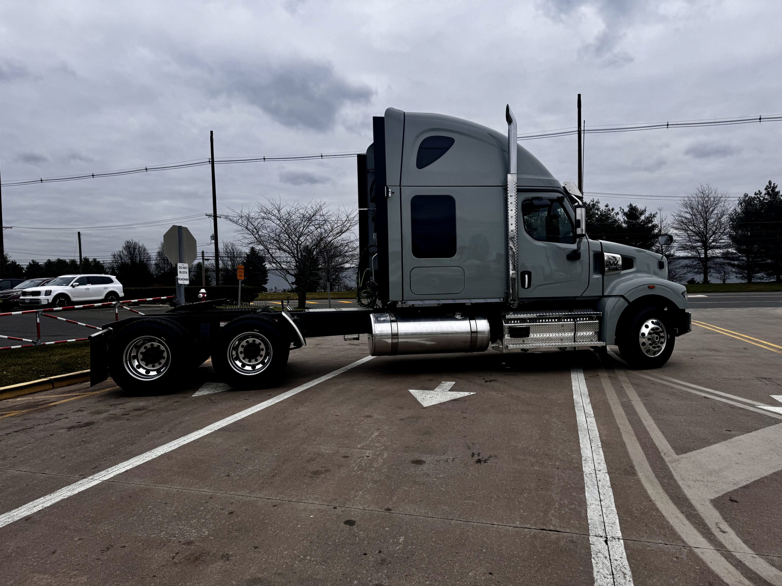 2024 Western Star Trucks 49X - image 3 of 6