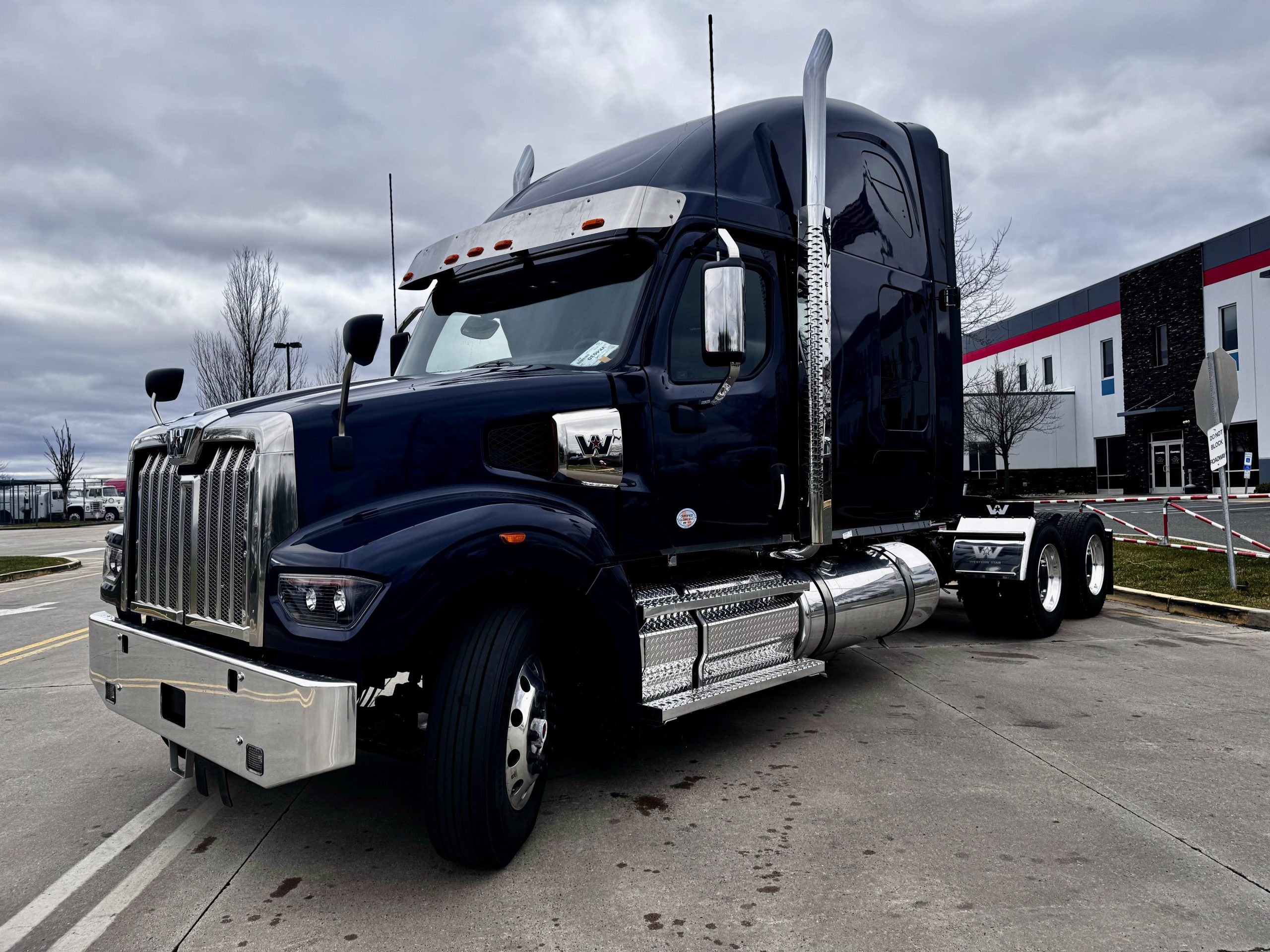 2024 WESTERN STAR 49X - image 1 of 6