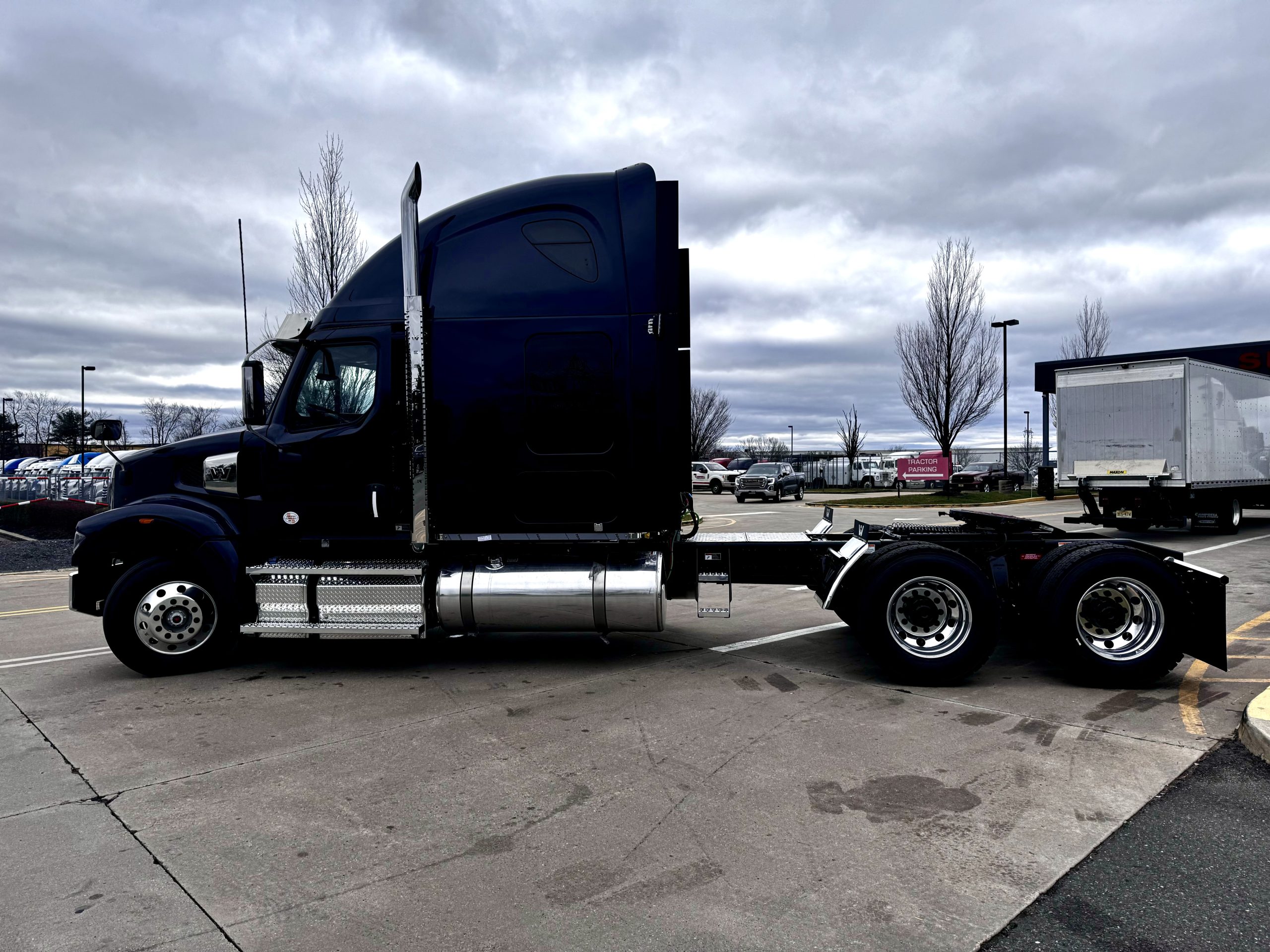 2024 WESTERN STAR 49X - image 3 of 6