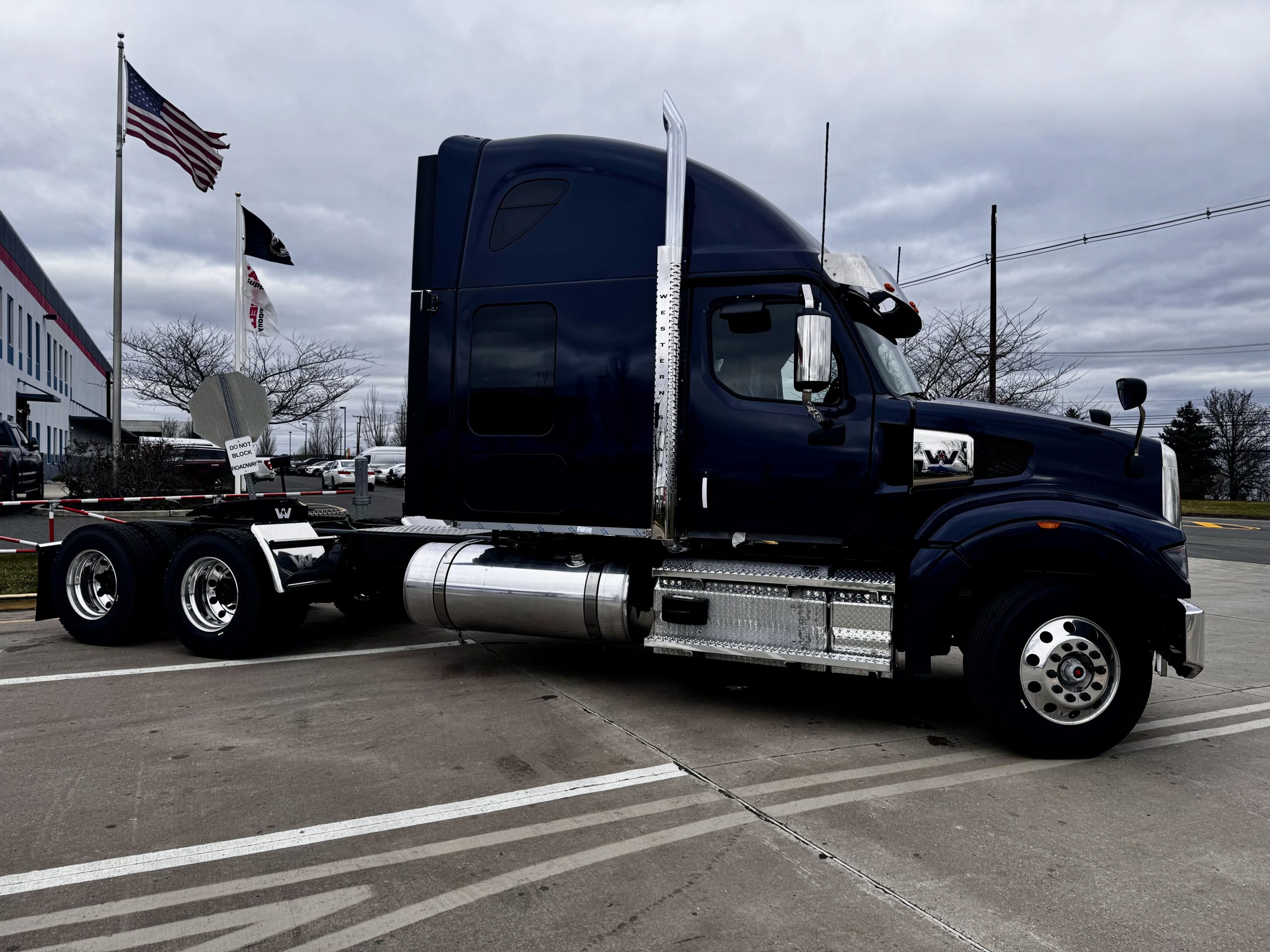 2024 WESTERN STAR 49X - image 6 of 6