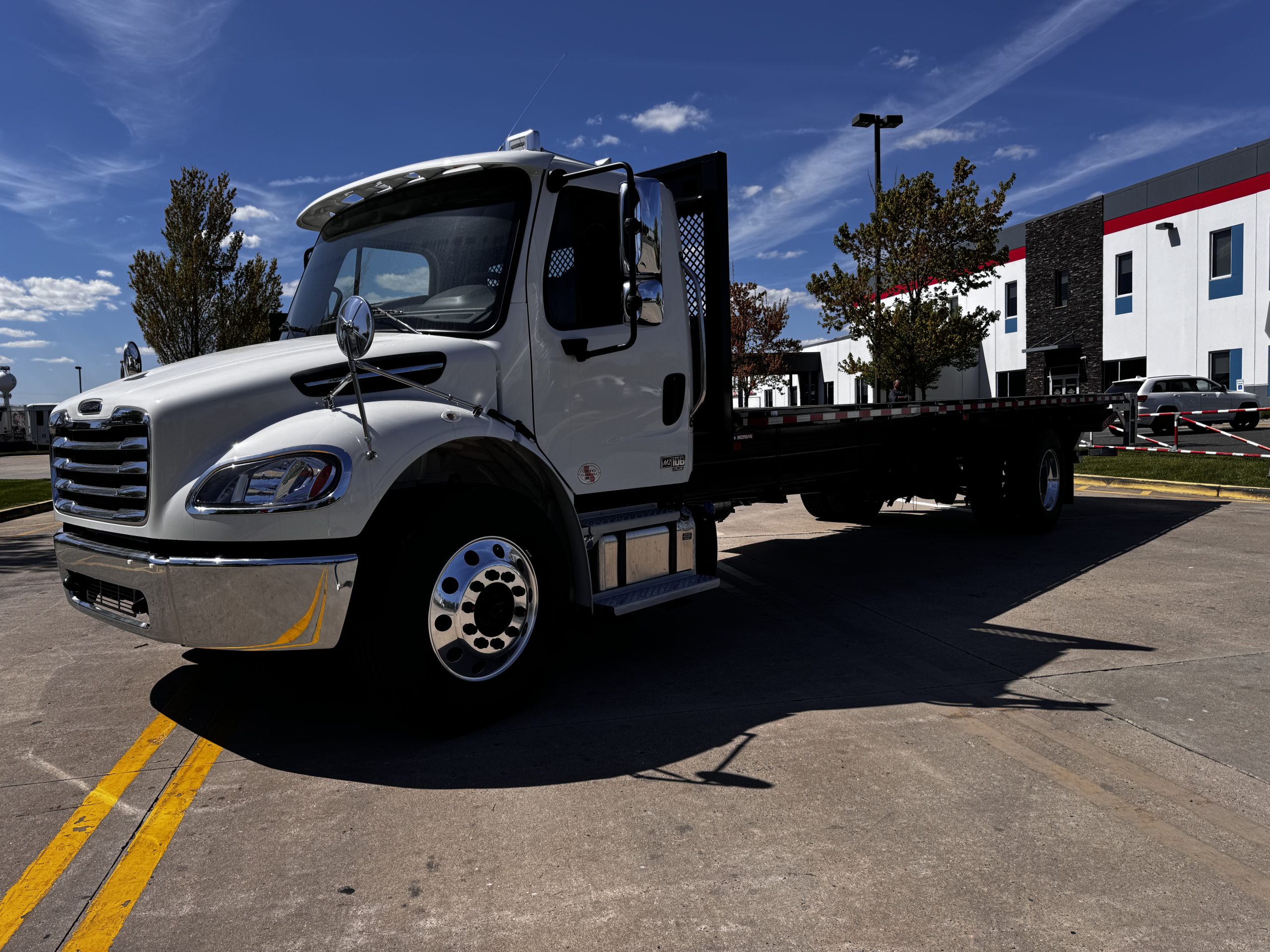 2024 FREIGHTLINER M2106 - image 2 of 6