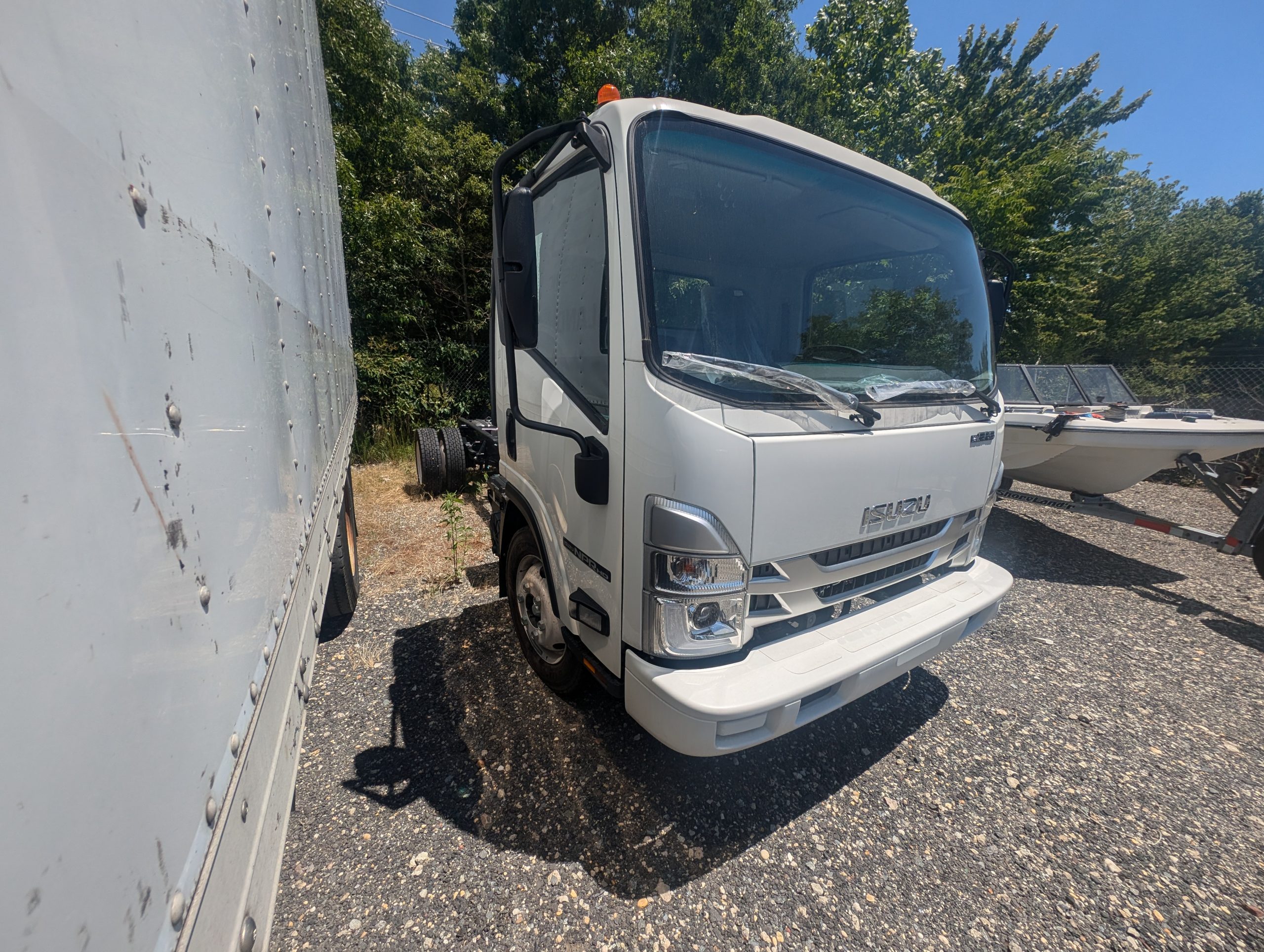 2024 ISUZU NPR HD - image 2 of 6