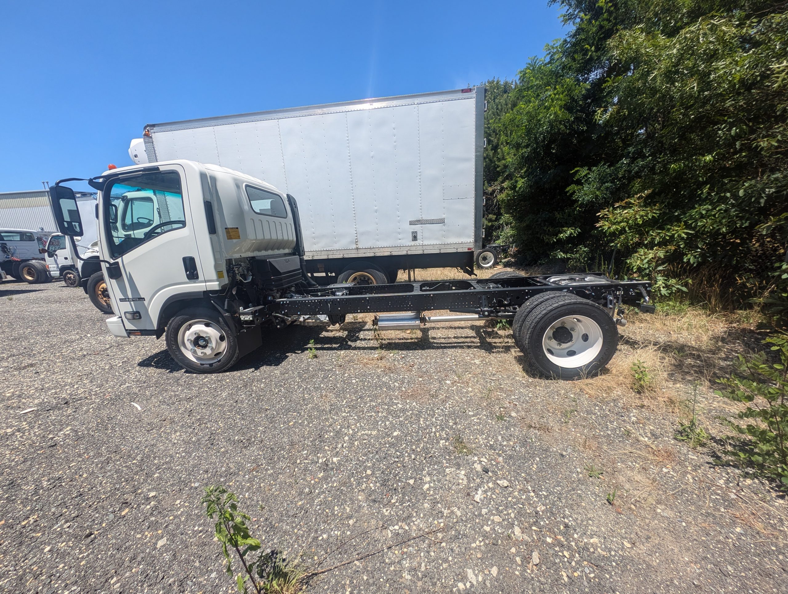 2024 ISUZU NPR HD - image 3 of 6