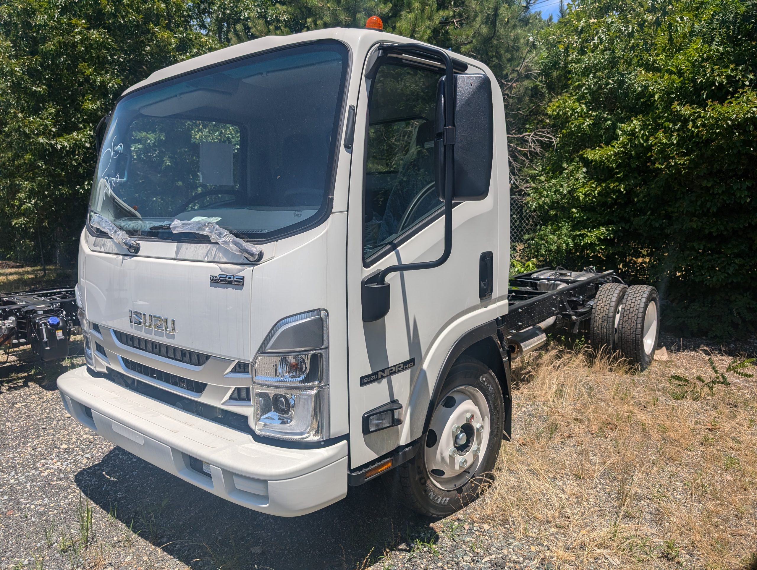 2024 ISUZU NPR HD - image 1 of 5