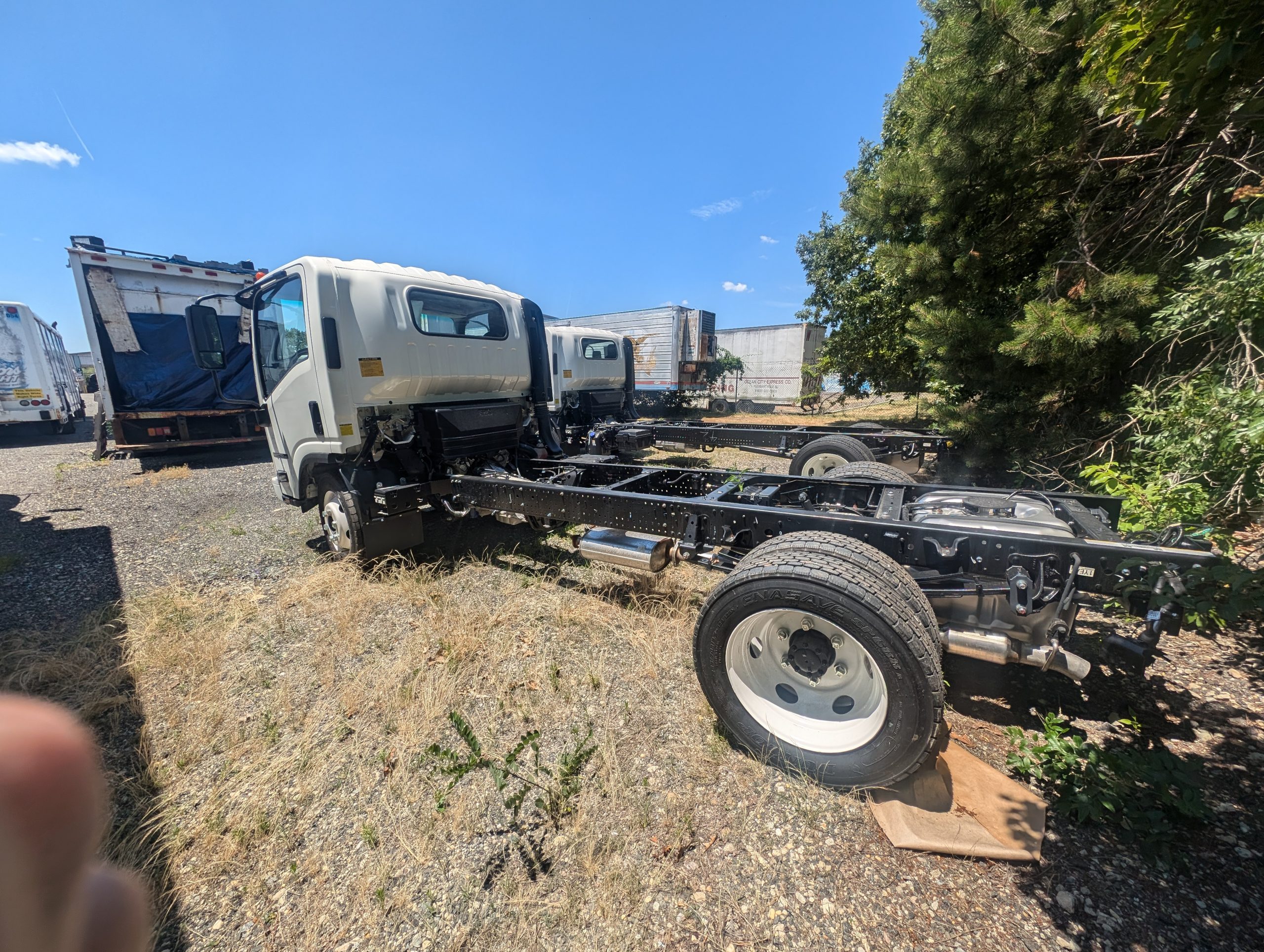 2024 ISUZU NPR HD - image 2 of 5