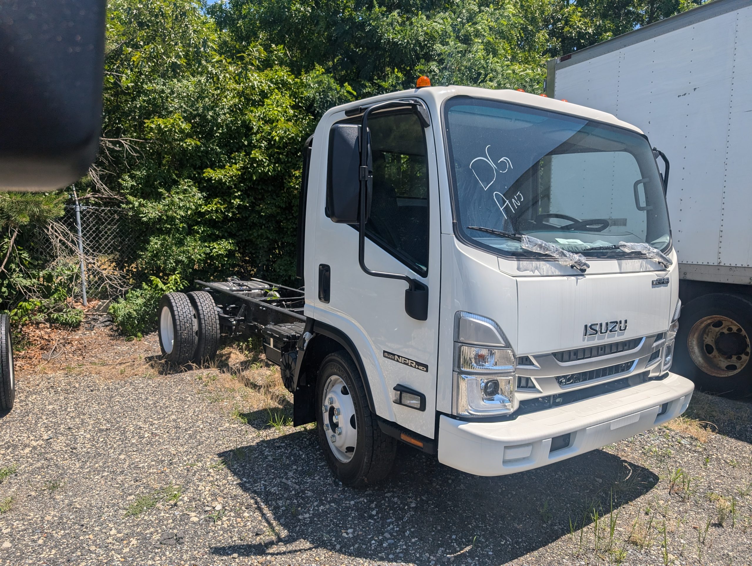 2024 ISUZU NPR HD - image 4 of 5