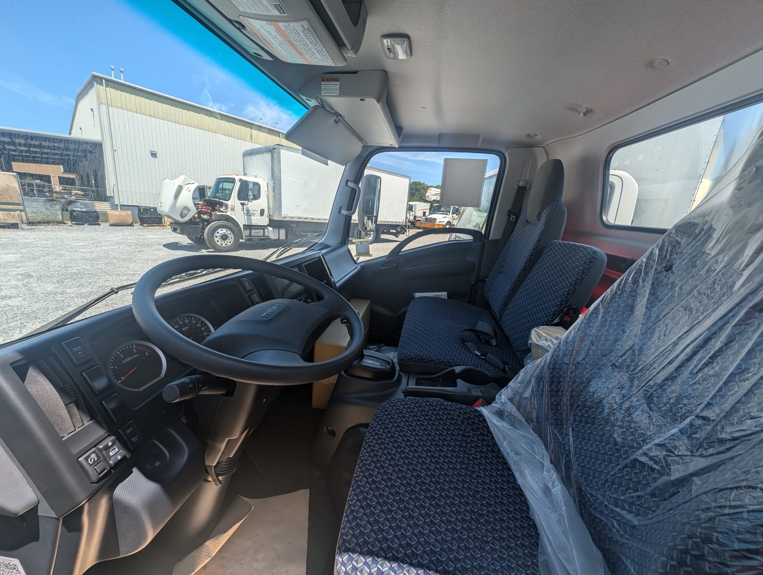 2024 ISUZU NQR - image 5 of 6