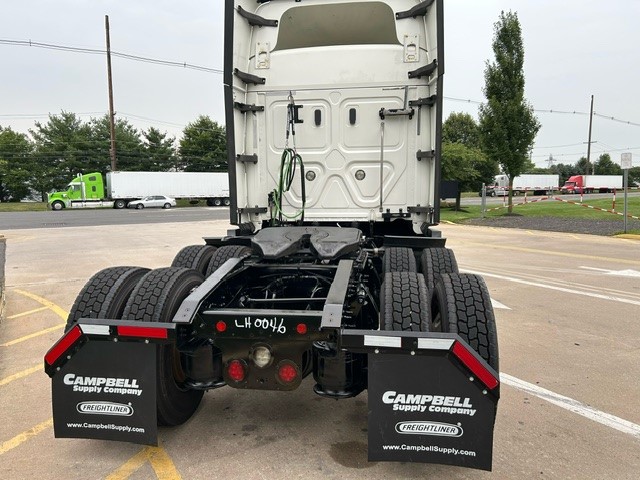 2020 FREIGHTLINER CASCADIA PE116S 204421-08 2020 FREIGHTLINER CASCADIA PE116S 204421-08