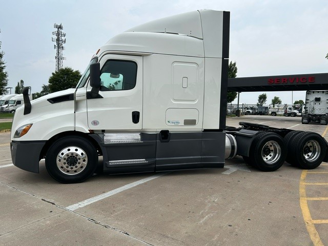 2020 FREIGHTLINER CASCADIA PE116S 204421-10 2020 FREIGHTLINER CASCADIA PE116S 204421-10