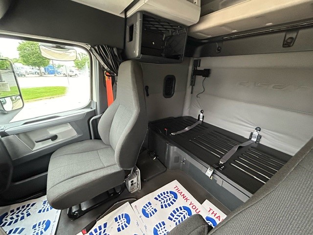 2020 FREIGHTLINER CASCADIA PE116S 204421-12 2020 FREIGHTLINER CASCADIA PE116S 204421-12