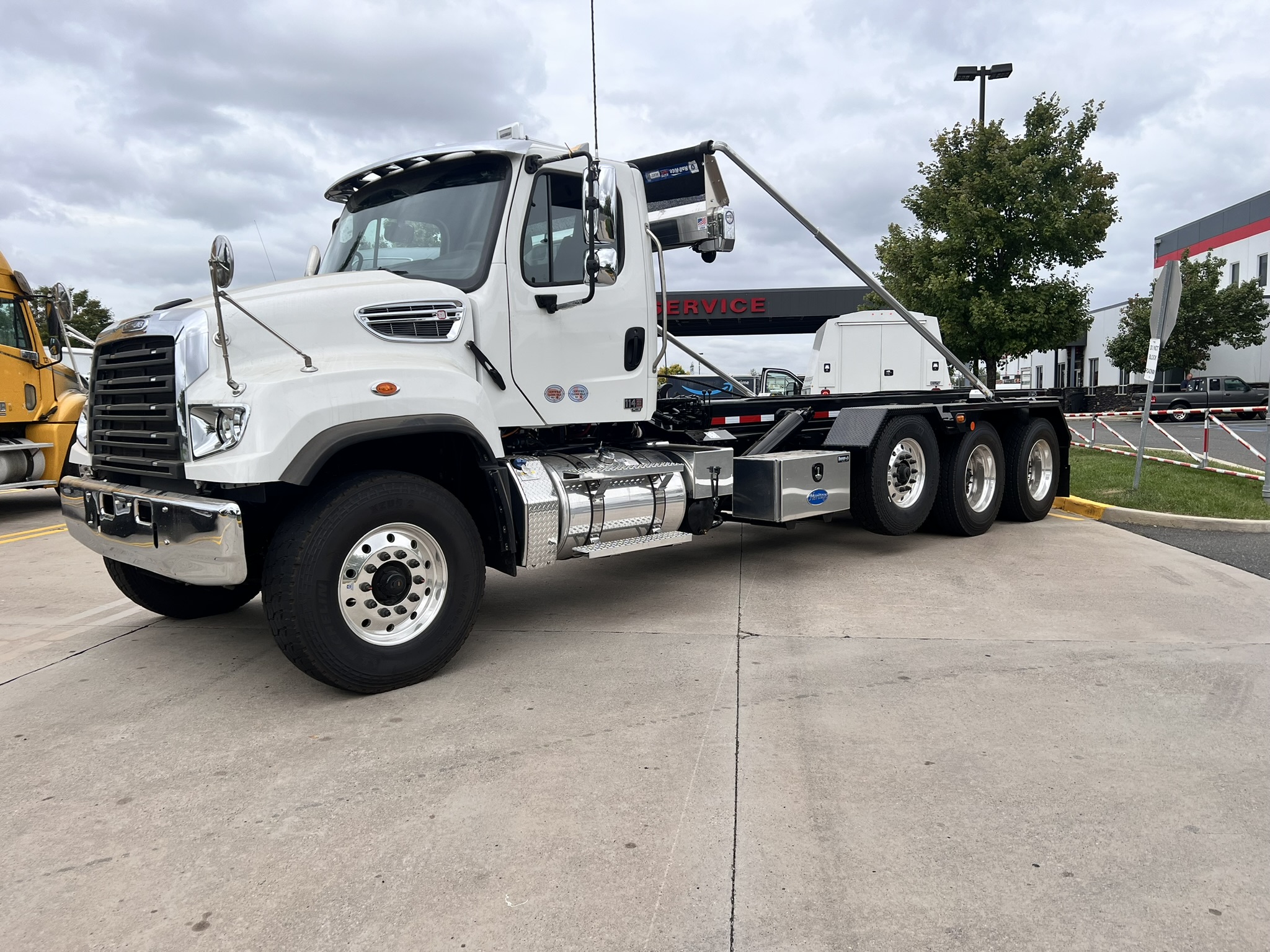 2025 Freightliner 114SD - image 1 of 6