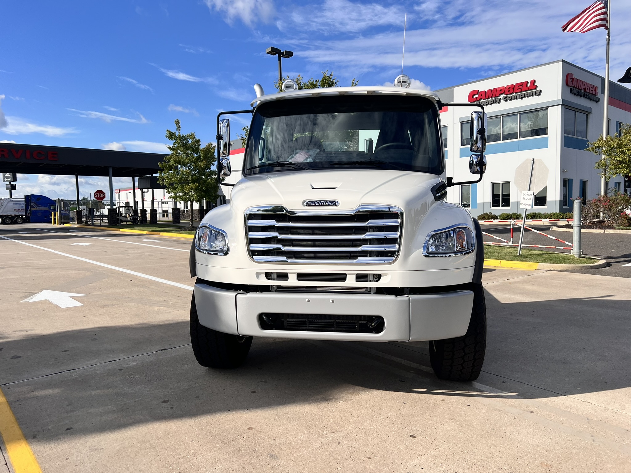 2025 FREIGHTLINER M2106 - image 1 of 6