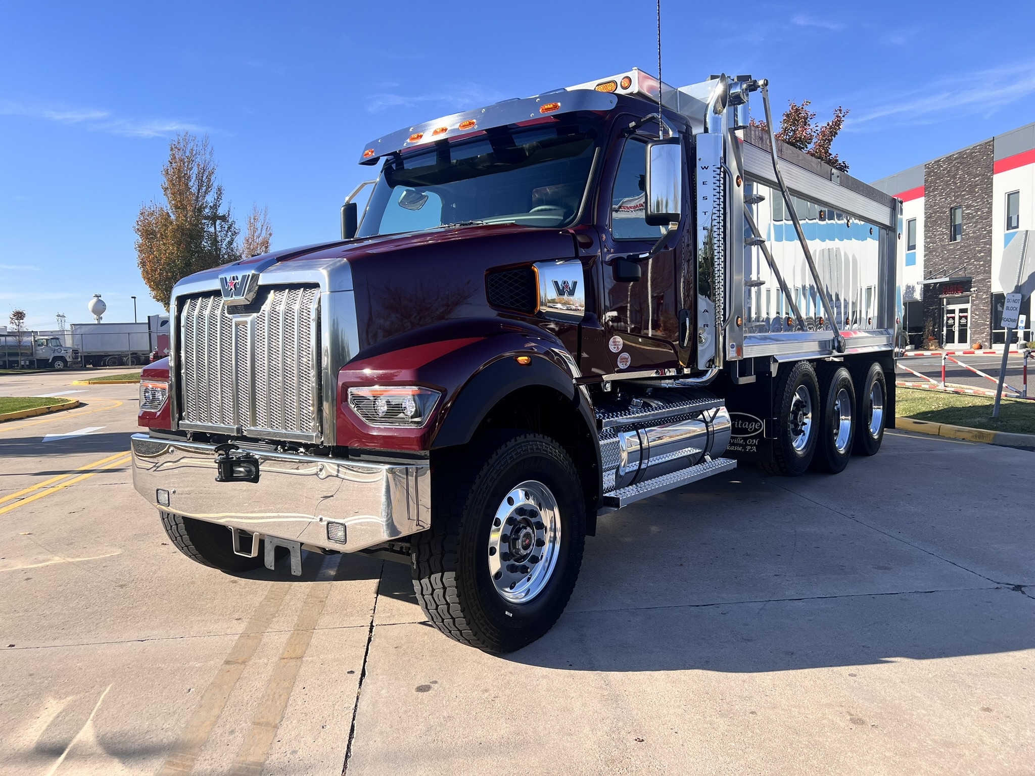 2025 Western Star Trucks 49X - image 2 of 6