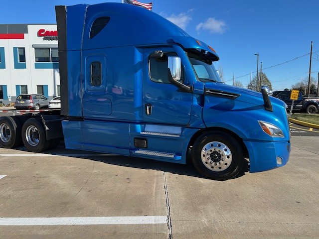2020 Freightliner CASCADIA PT126S - image 2 of 6