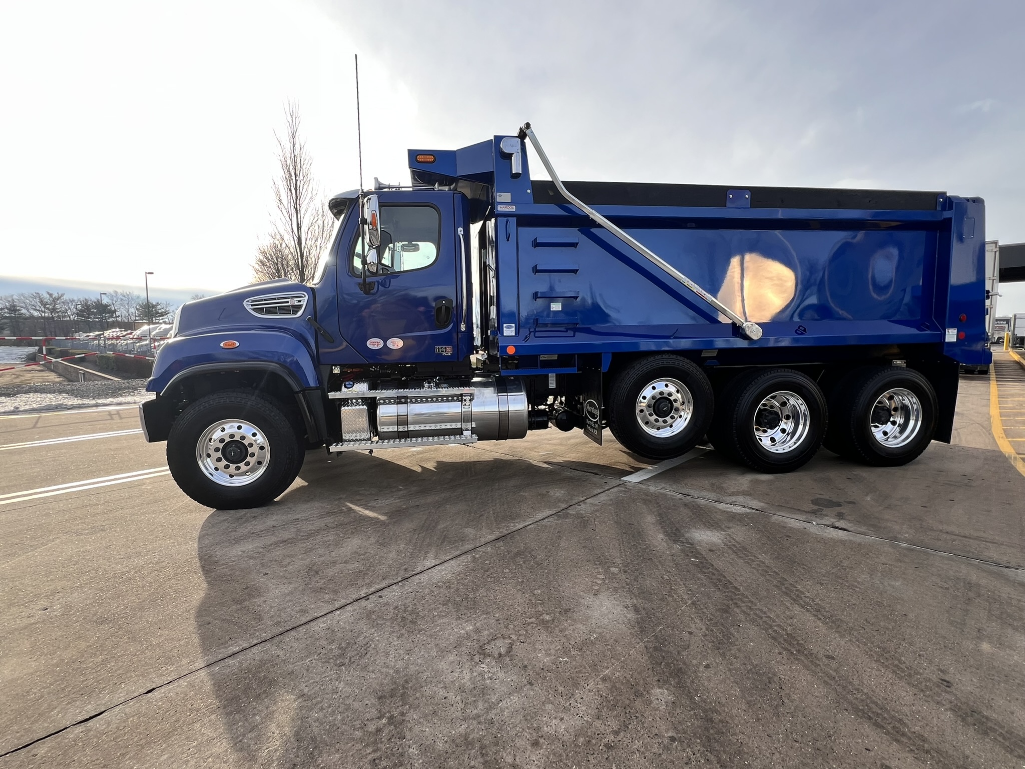 2025 Freightliner 114SD - image 1 of 4