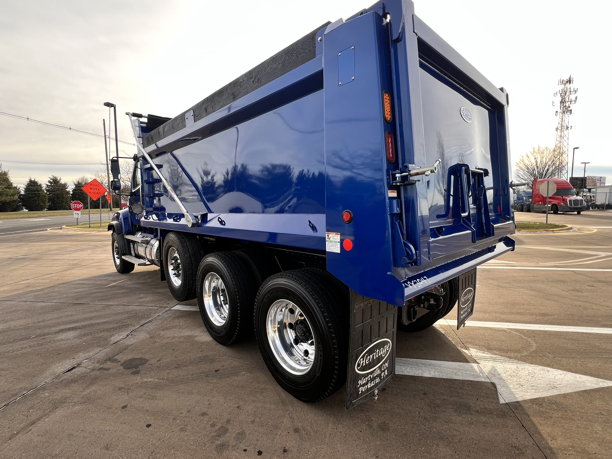 2025 Freightliner 114SD - image 2 of 4