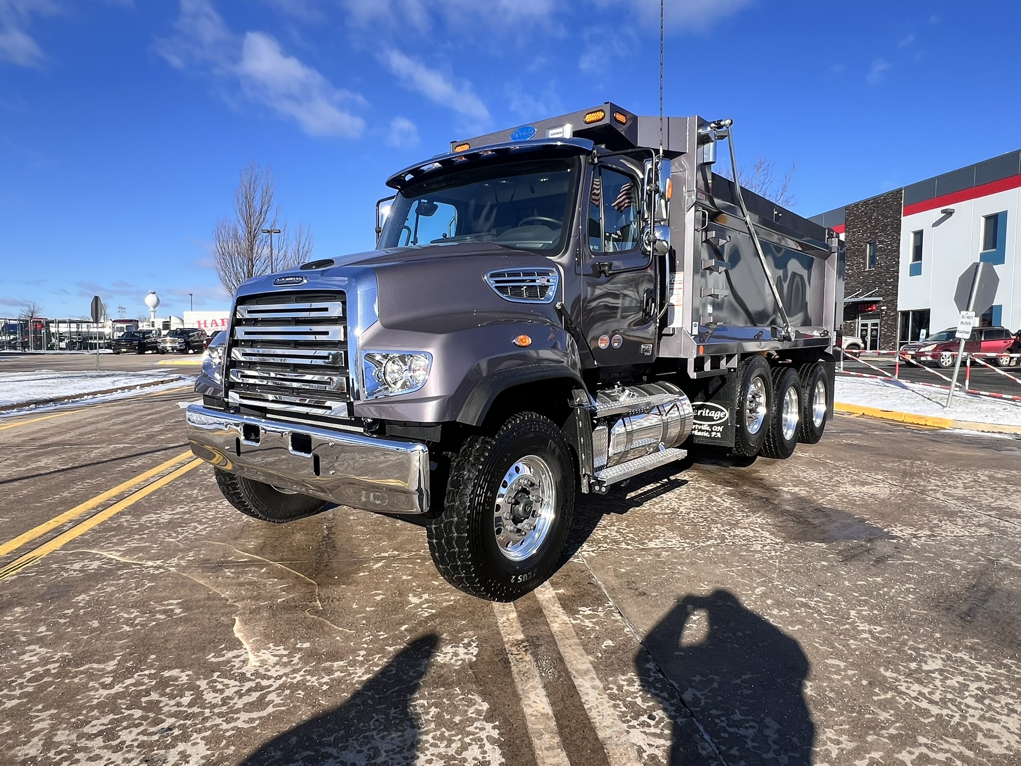 2025 Freightliner 114SD - image 2 of 6