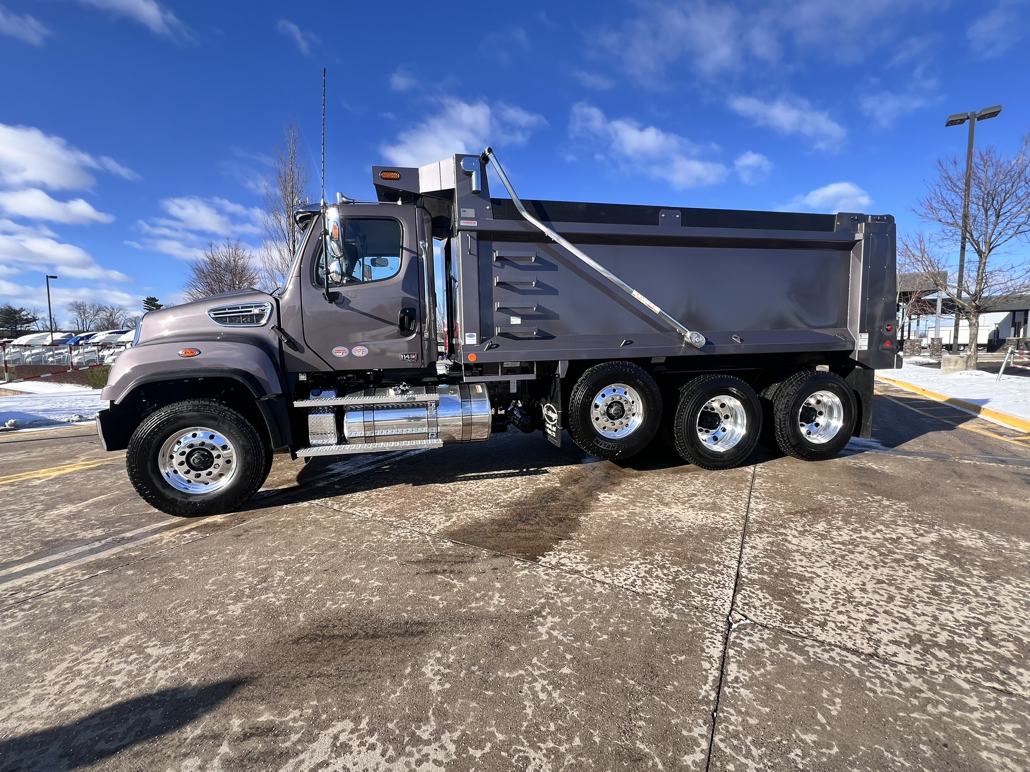 2025 Freightliner 114SD - image 3 of 6