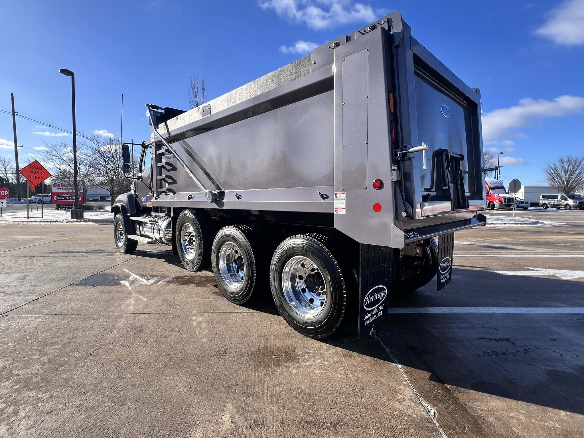 2025 Freightliner 114SD - image 4 of 6