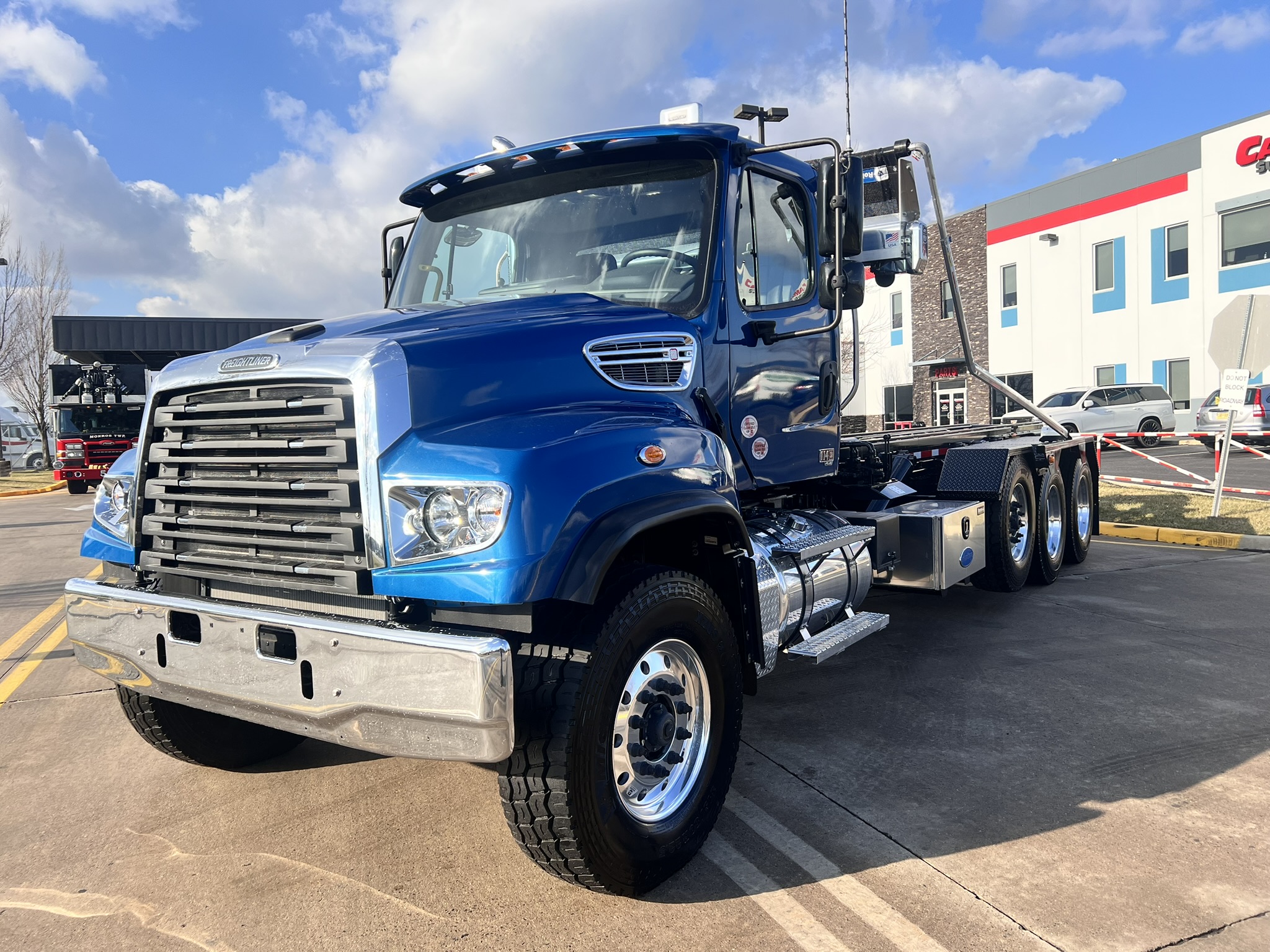 2025 Freightliner 114SD - image 2 of 6