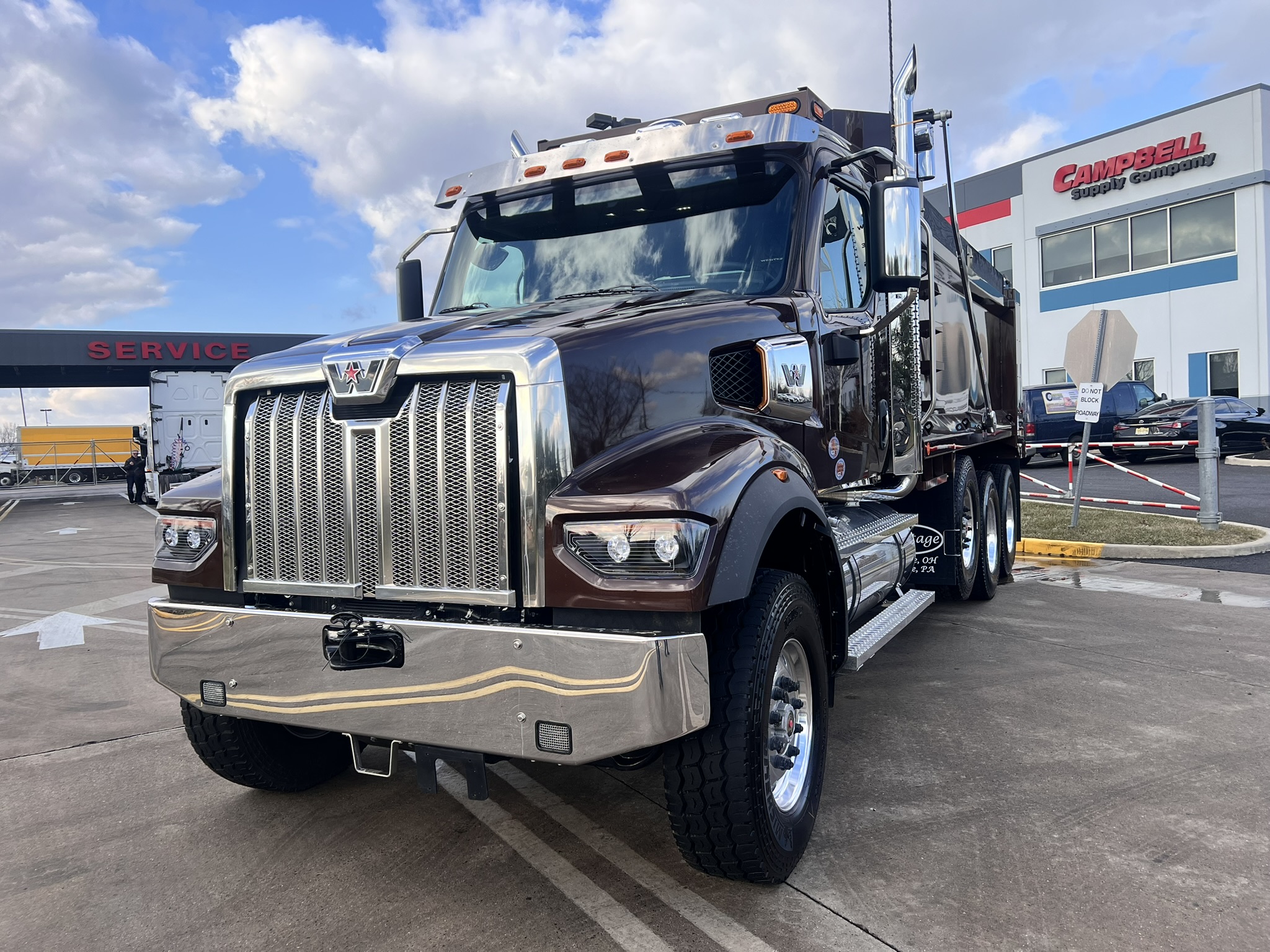 2025 Western Star Trucks 49X - image 2 of 6