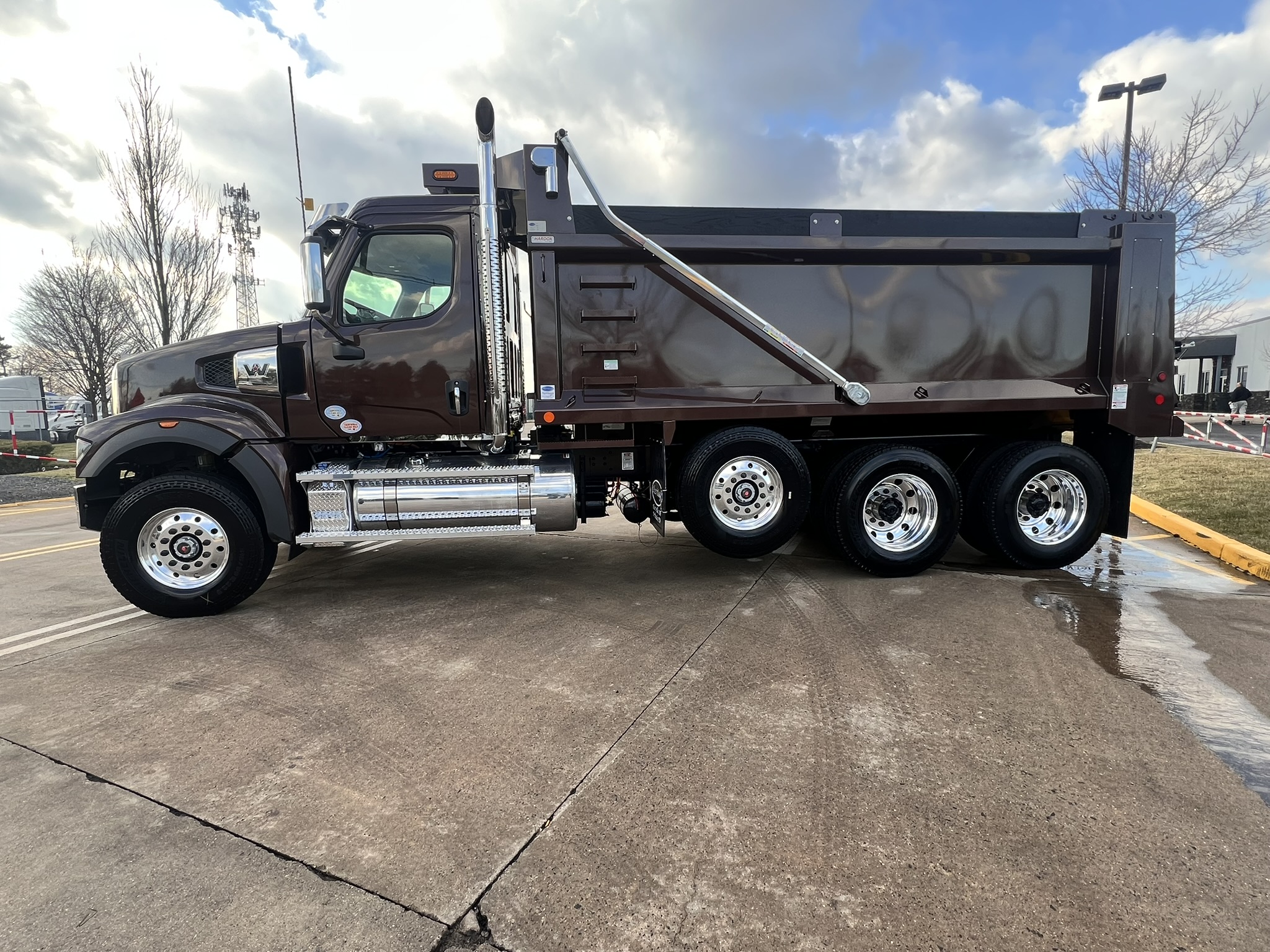 2025 Western Star Trucks 49X - image 3 of 6