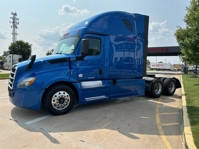 2020 Freightliner CASCADIA PT126S - image 3 of 6