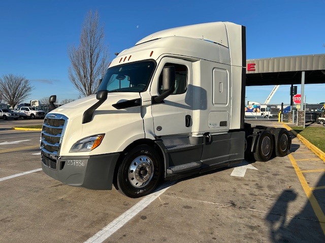 2020 Freightliner CASCADIA PE116S - image 2 of 6