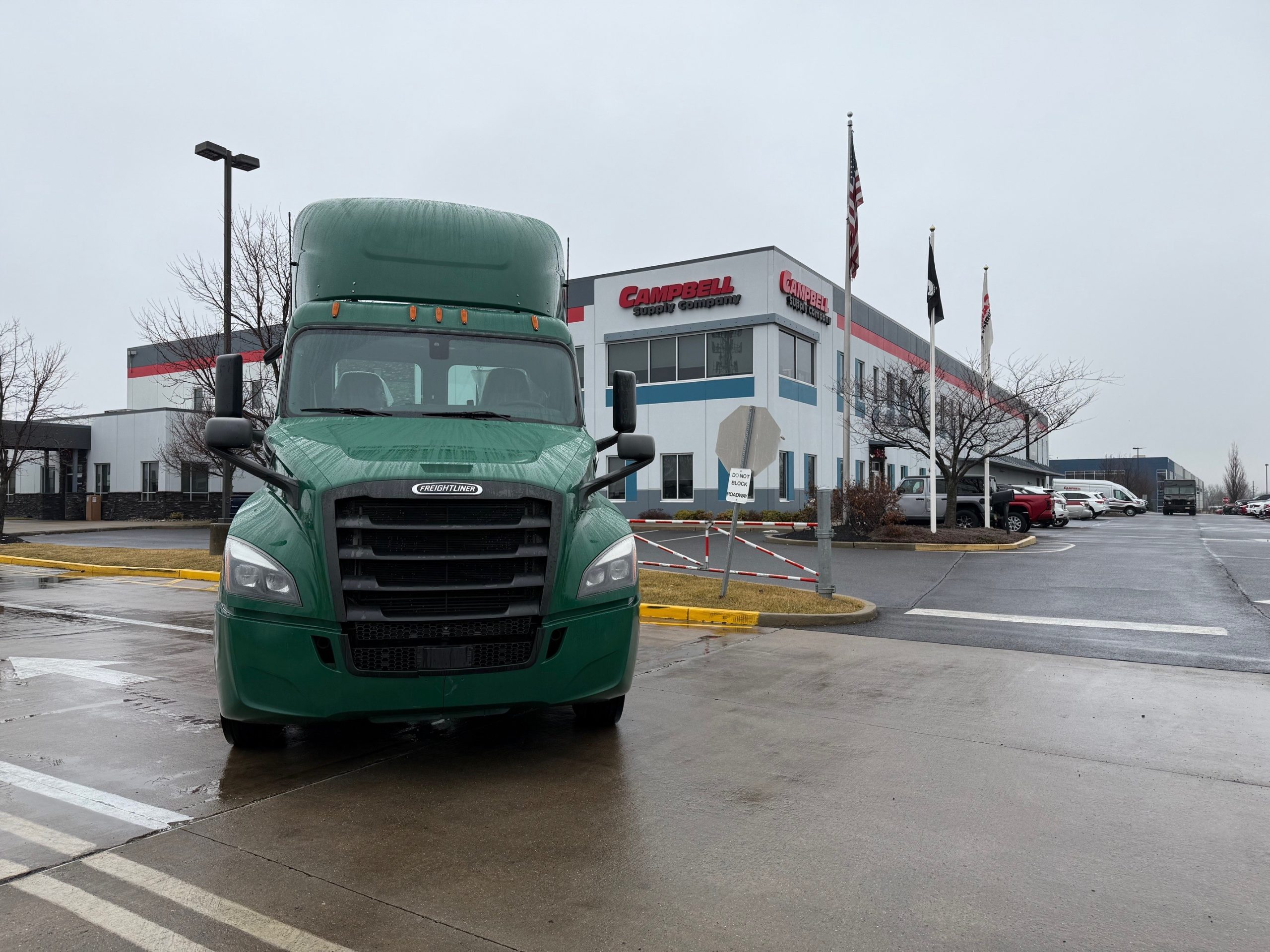 2020 Freightliner CASCADIA PT126D - image 1 of 6