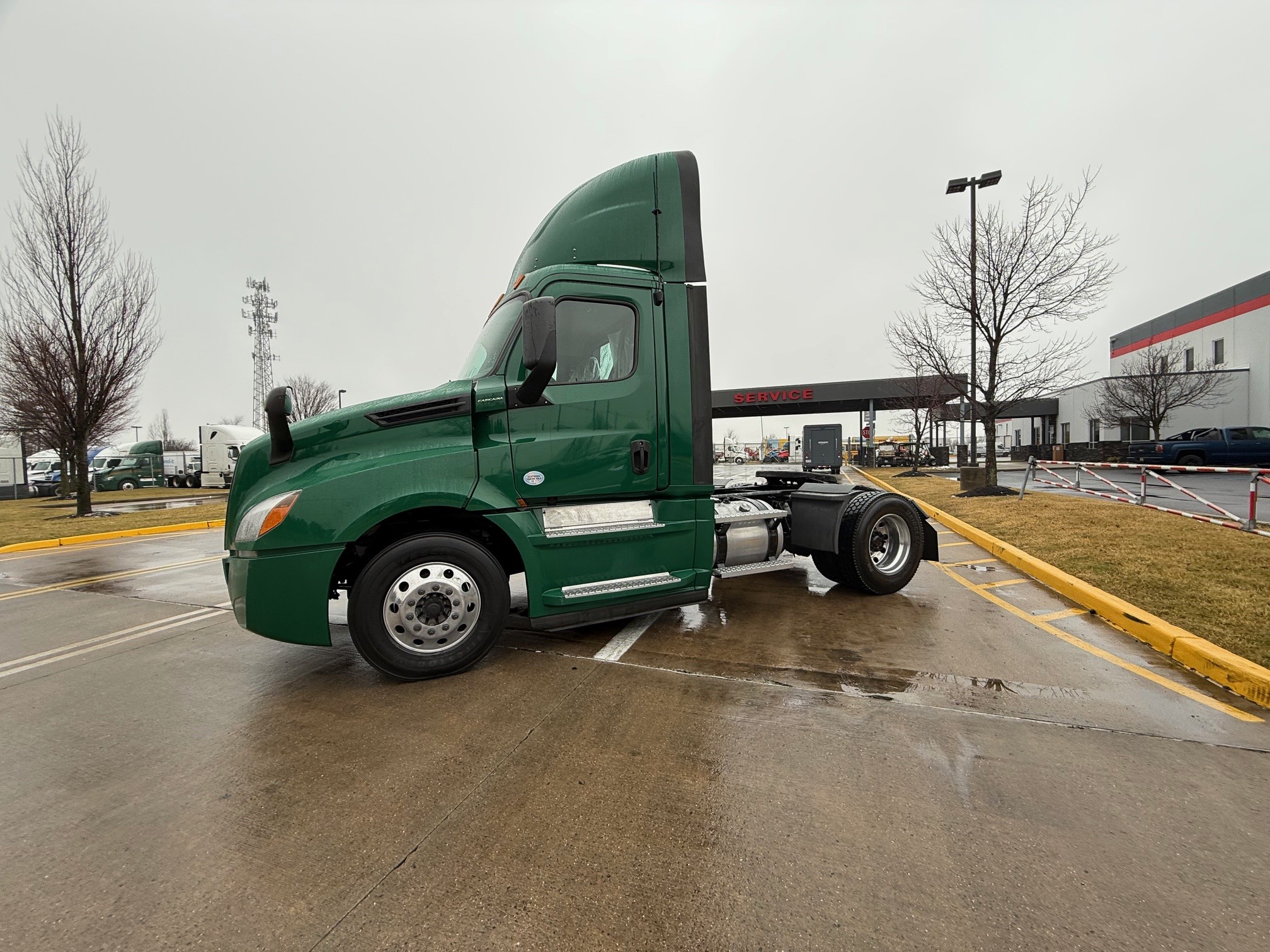 2020 Freightliner CASCADIA PT126D - image 2 of 6