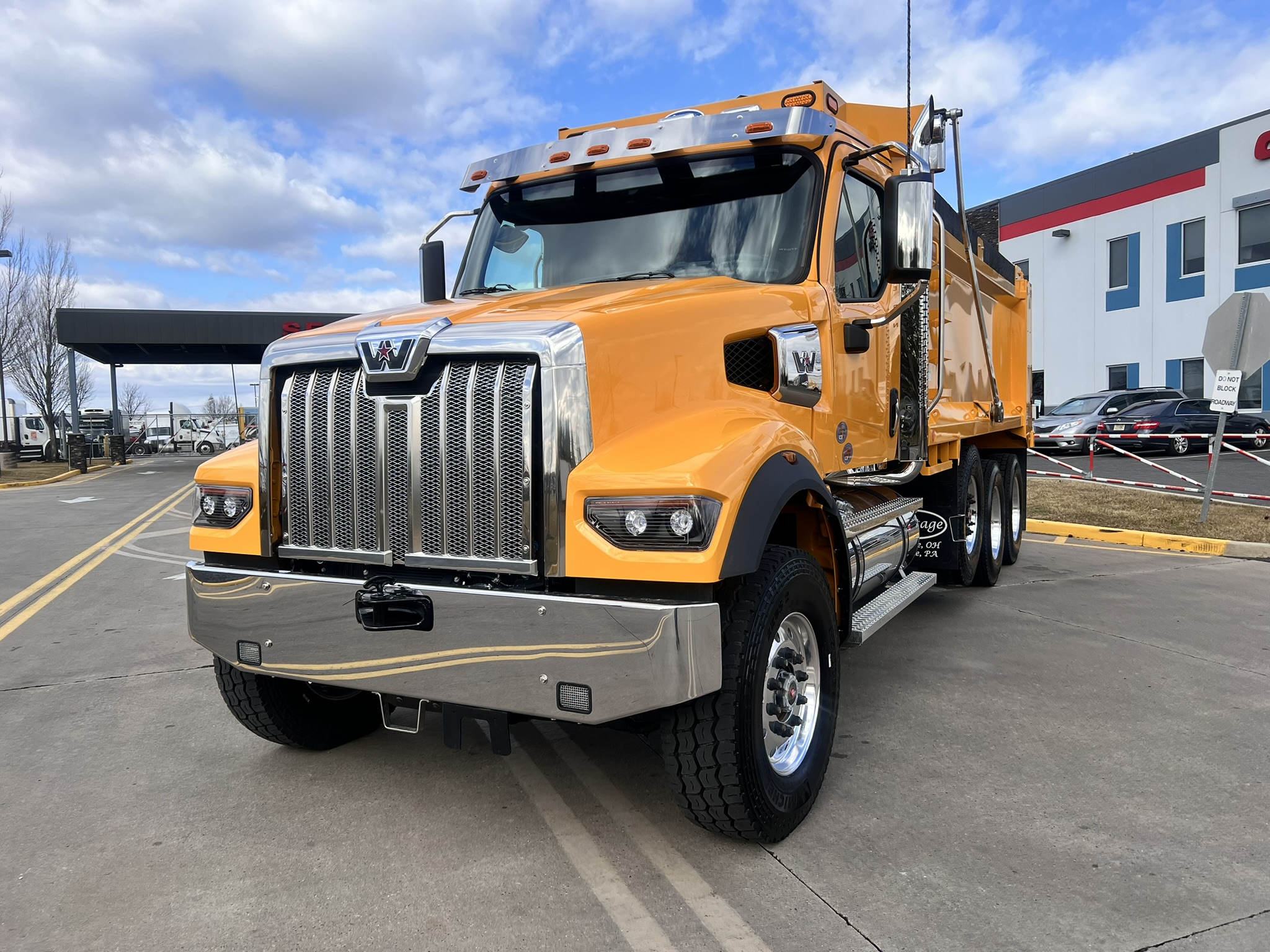 2025 Western Star Trucks 49X - image 2 of 6