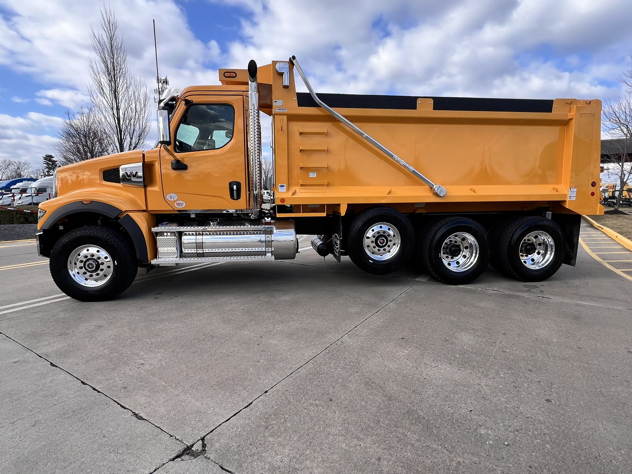 2025 Western Star Trucks 49X - image 3 of 6