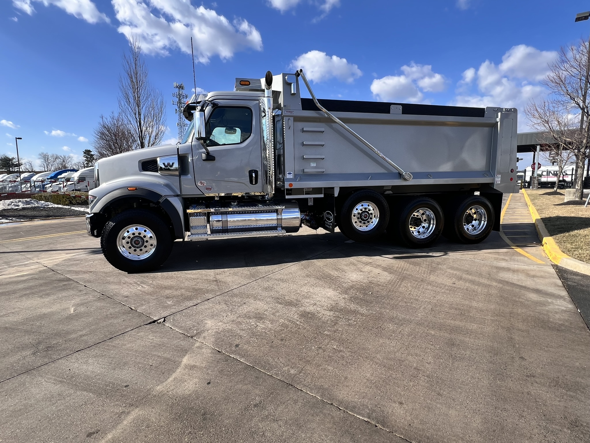2025 Western Star Trucks 49X - image 3 of 6