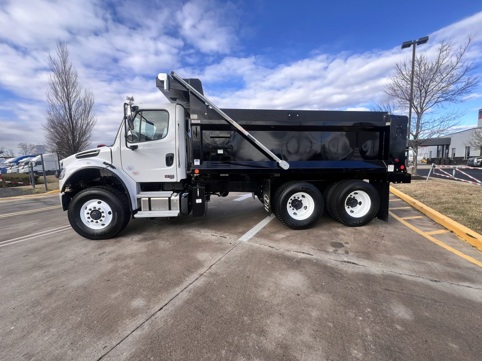2025 Freightliner M2106 - Campbell Supply