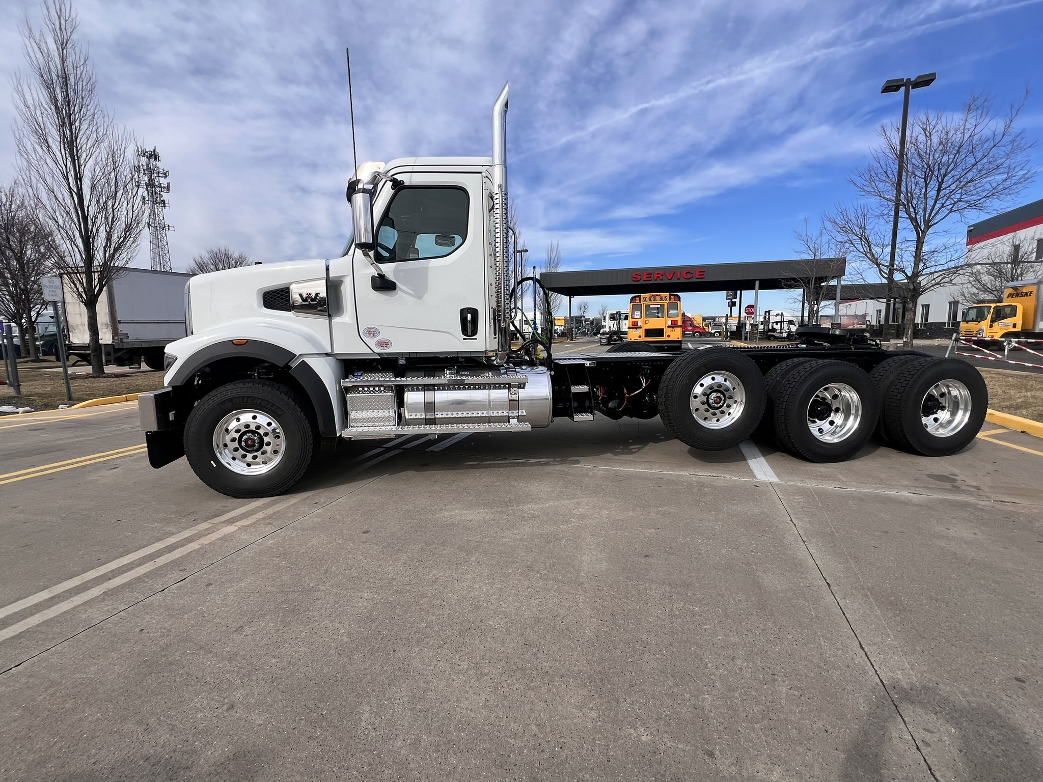 2025 Western Star Trucks 49X - image 3 of 6