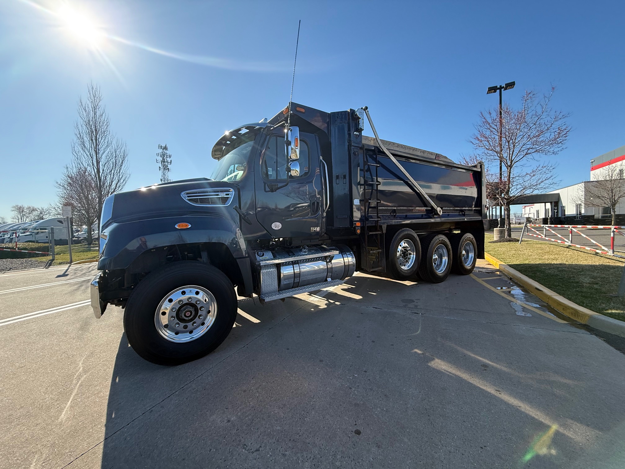 2021 Freightliner CT114084 D - image 3 of 6