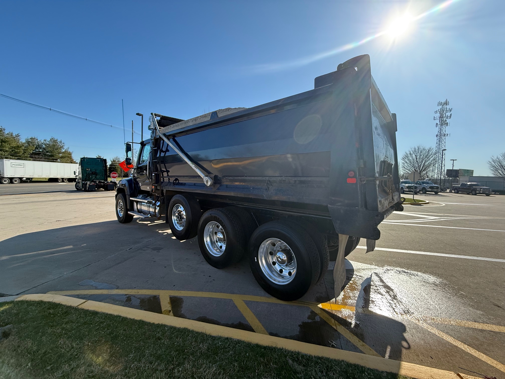 2021 Freightliner CT114084 D - image 5 of 6