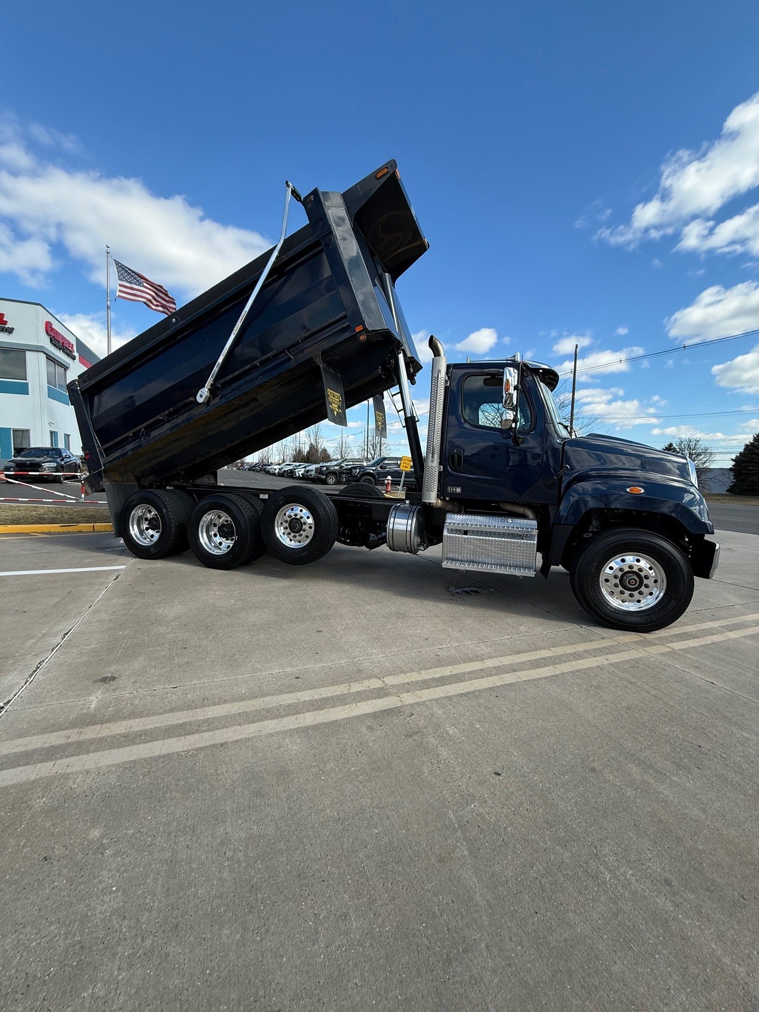 2021 Freightliner CT114084 D - image 1 of 6