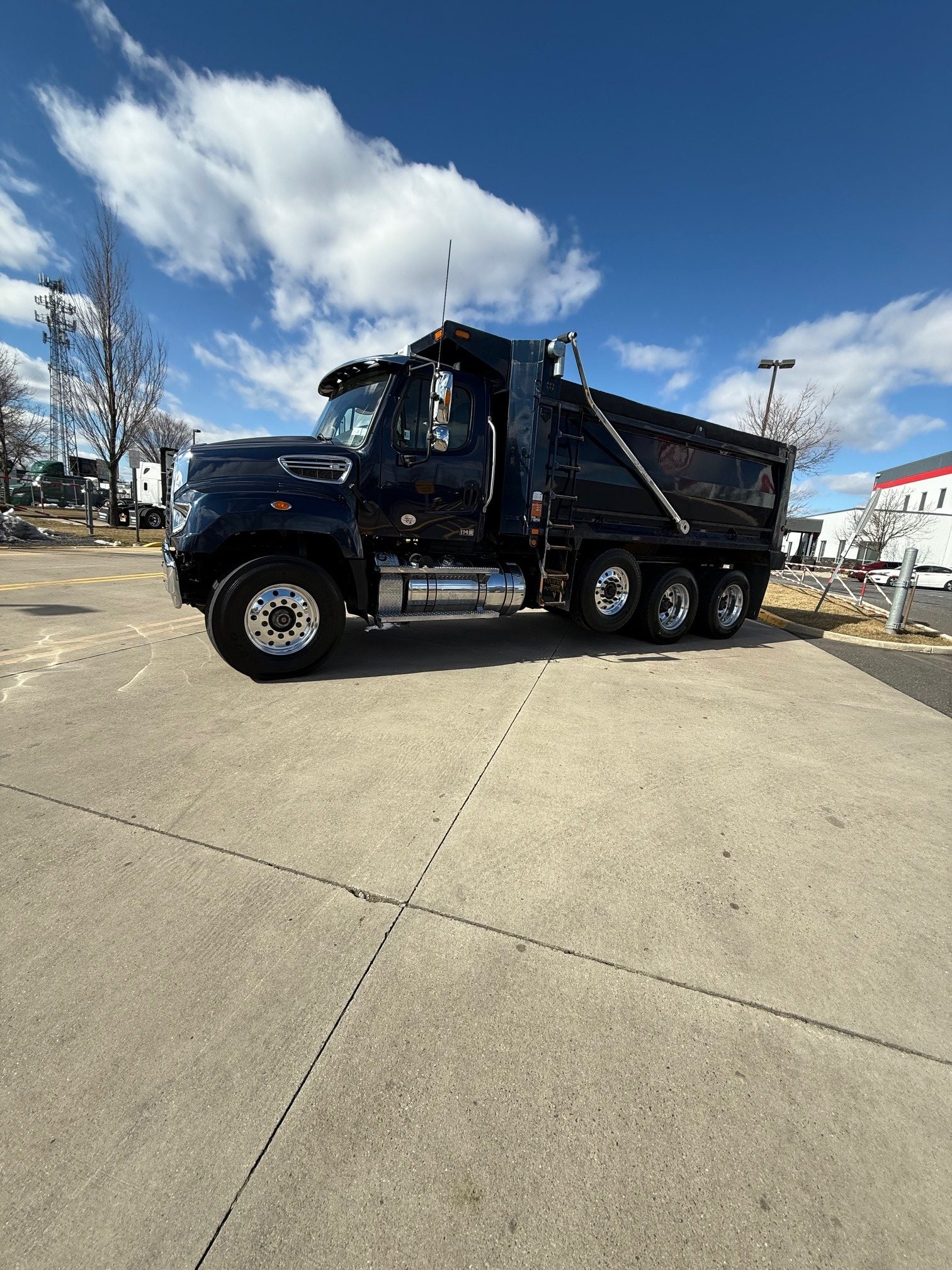 2021 Freightliner CT114084 D - image 3 of 6